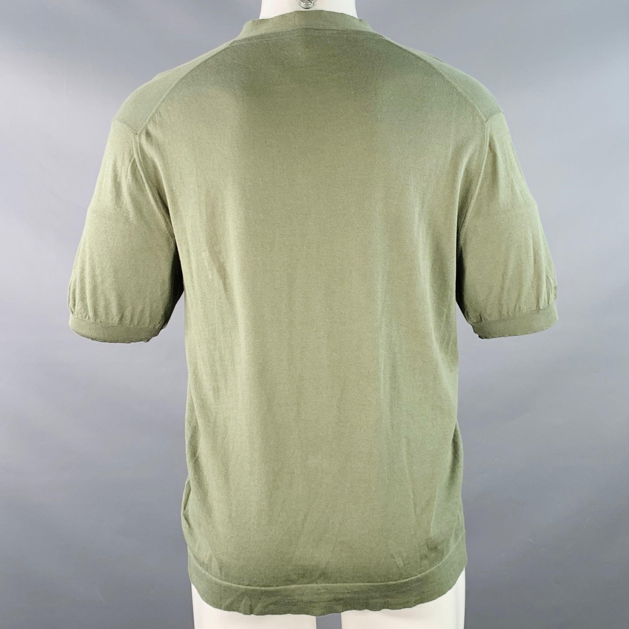 BOTTEGA VENETA Size M Green Blue Numbers Applique Cotton V-Neck Short Sleeve Shirt Excellent état - En vente à San Francisco, CA