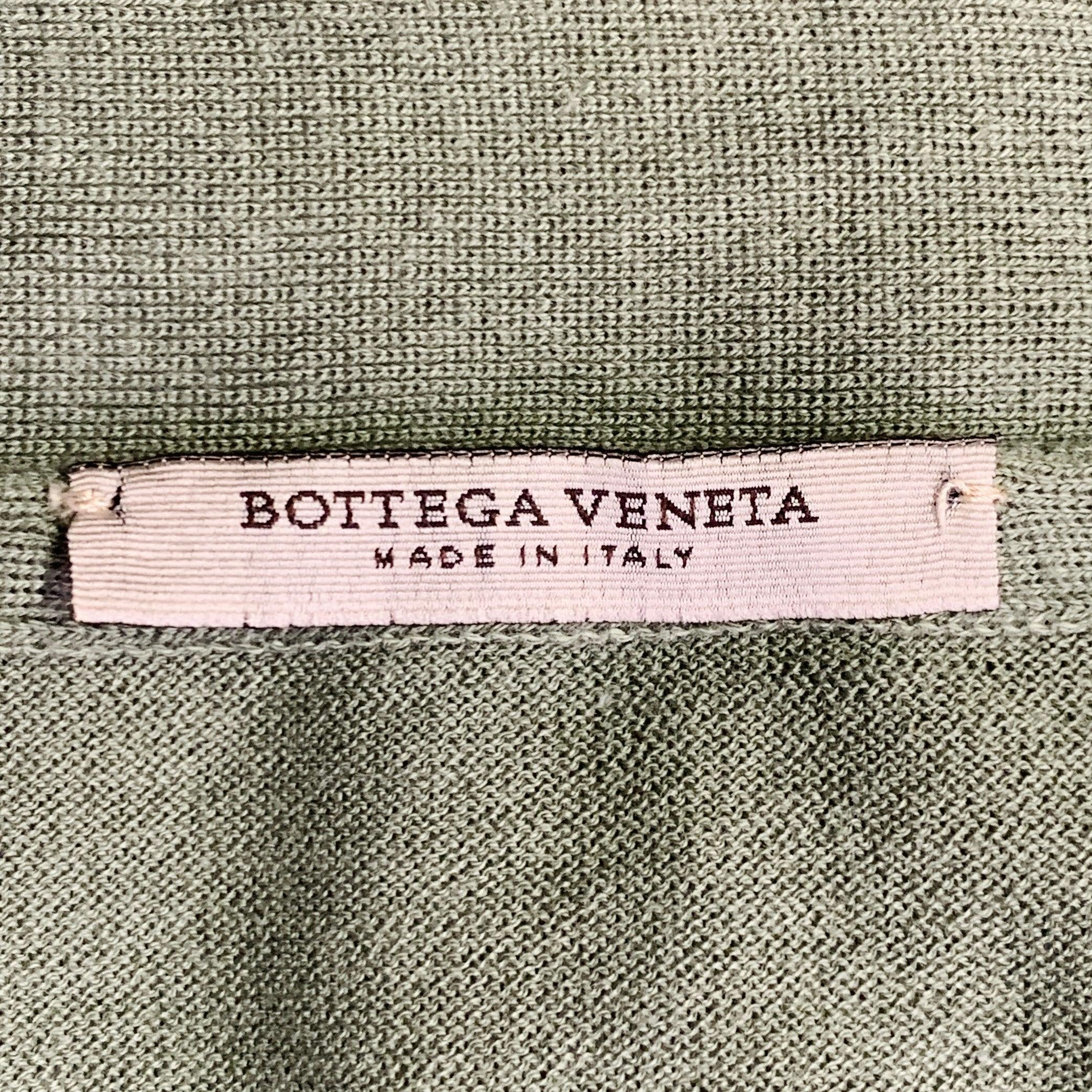 BOTTEGA VENETA Size M Green Blue Numbers Applique Cotton V-Neck Short Sleeve Shirt Pour hommes en vente