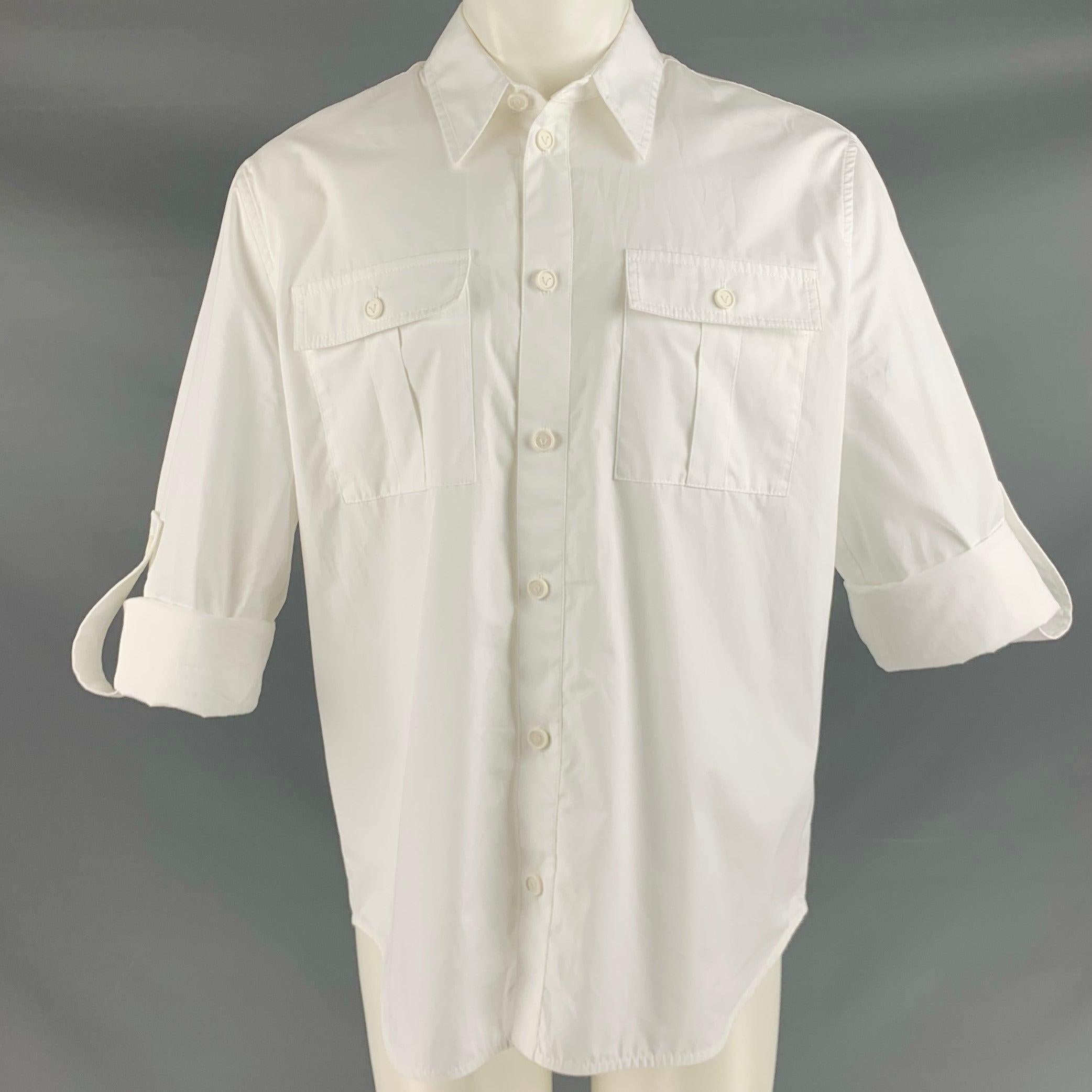 BOTTEGA VENETA long sleeve shirt
in a white cotton woven fabric featuring two patch pockets, roll-tab sleeves for the option of a casual look, and button closure. Made in Italy.Excellent Pre-Owned Condition. 

Marked:   50 

Measurements: 
