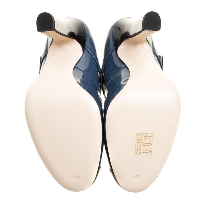Bottega Veneta Slate Grey Patent Leather Bette Cap Toe Mary Jane Pumps Size 36.5 im Zustand „Neu“ in Dubai, Al Qouz 2