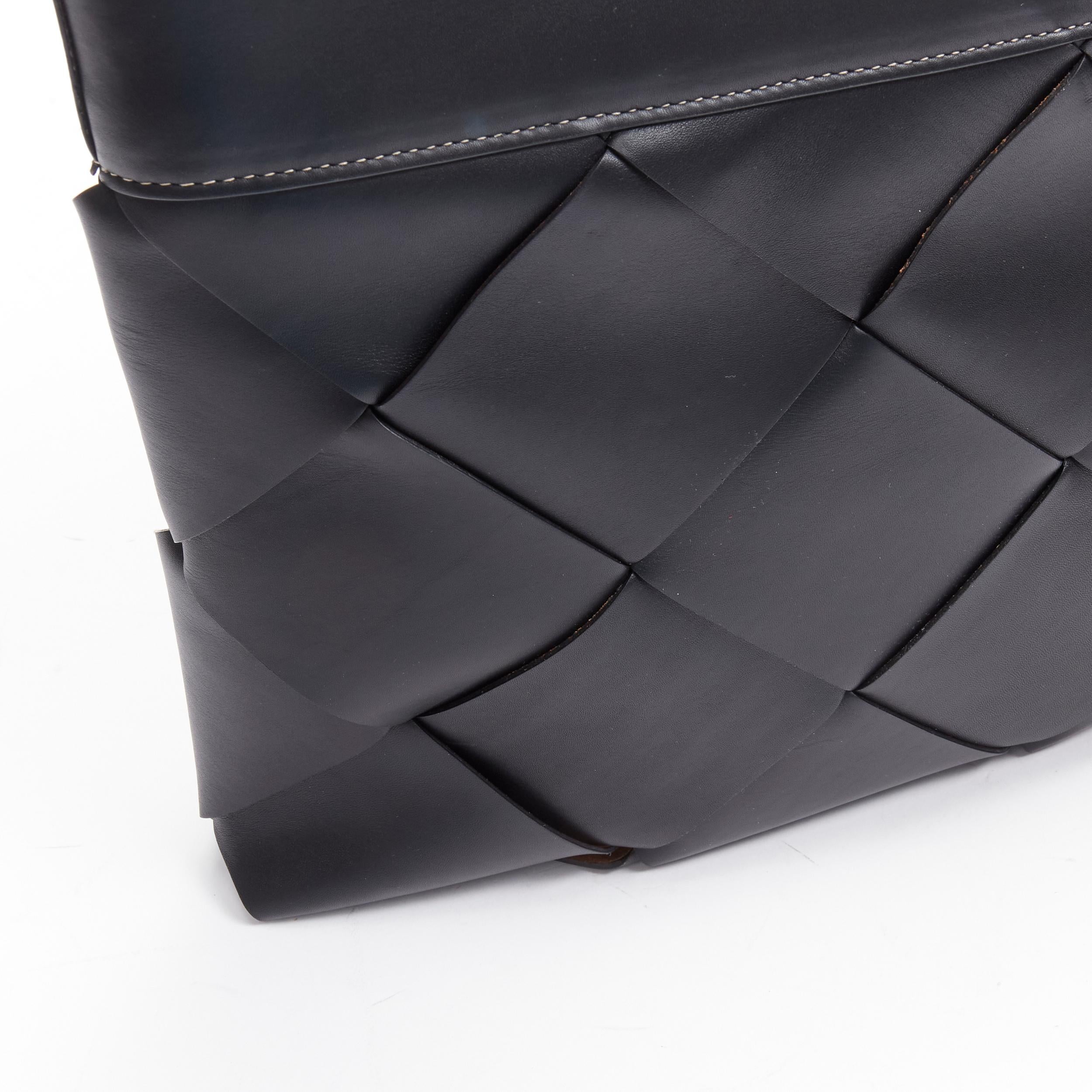 BOTTEGA VENETA Slip black intrecciato maxi weave topstitch tote bag For Sale 3