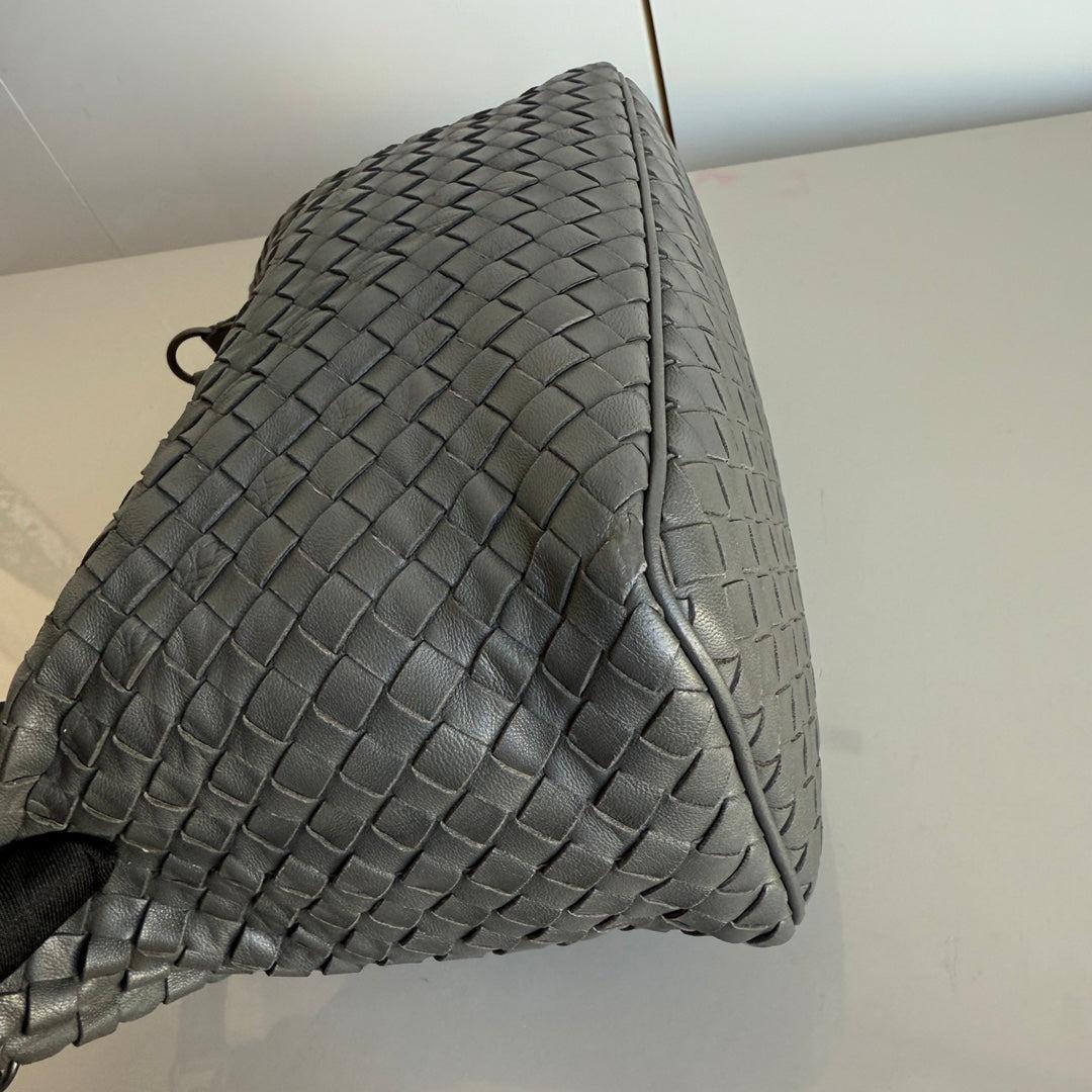 Bottega Veneta Sloane Shoulder Bag Grey Small 25cm 5