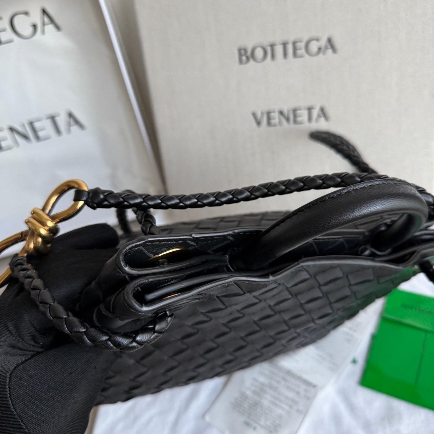 Bottega Veneta Kleine Andiamo Schwarze Intrecciato Handtasche im Angebot 6