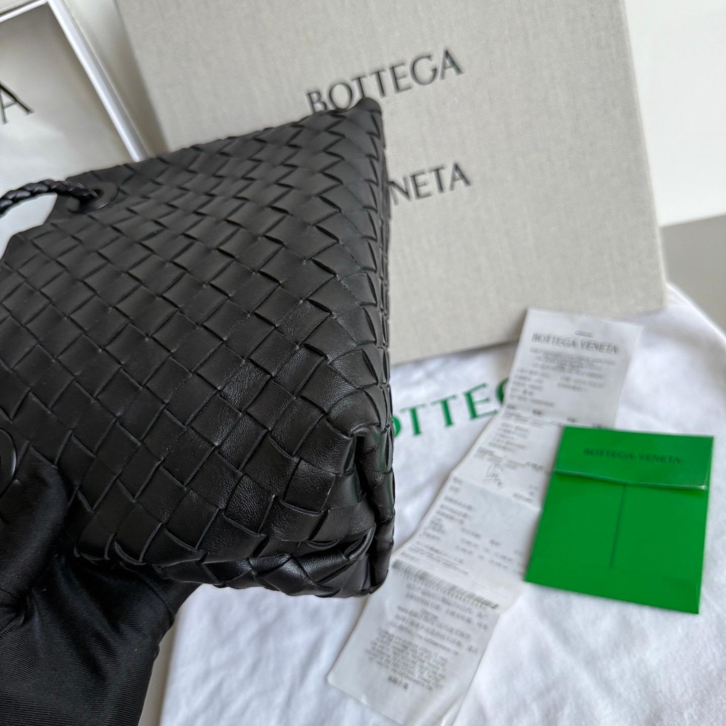 Bottega Veneta Kleine Andiamo Schwarze Intrecciato Handtasche im Angebot 7
