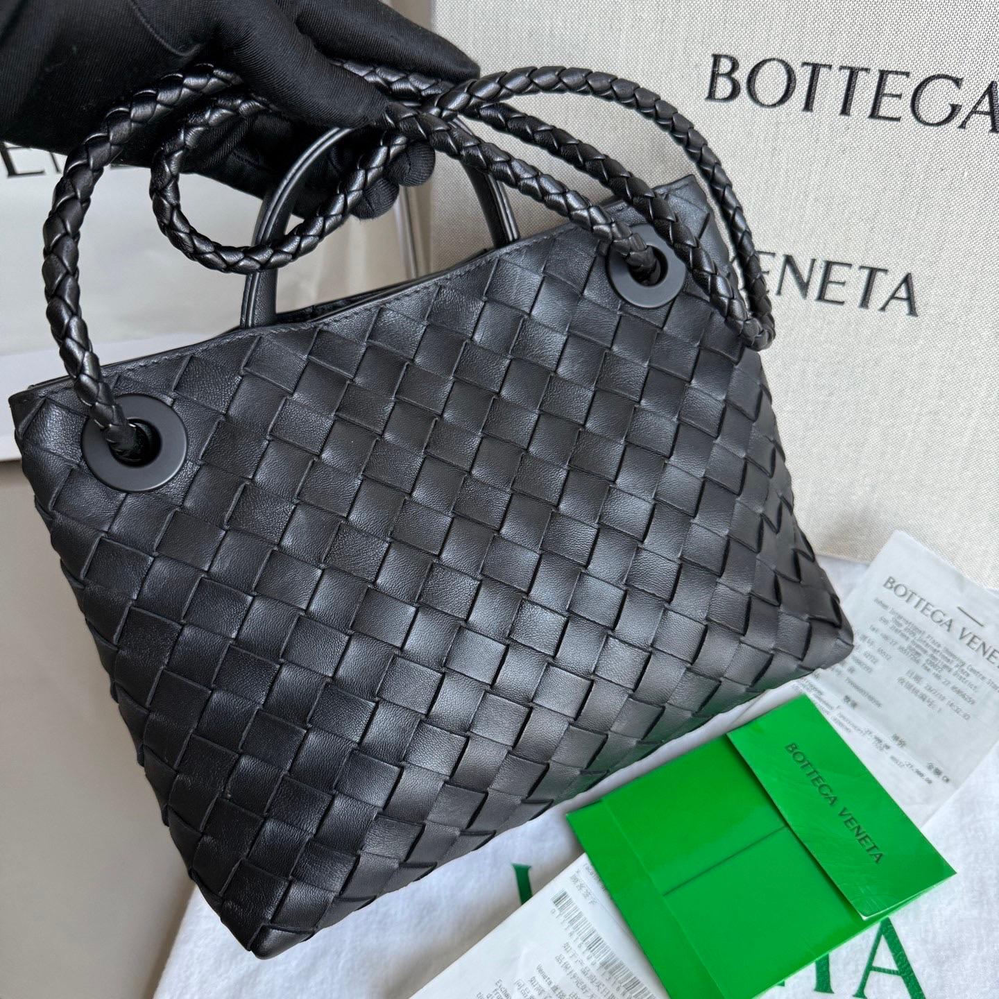 Bottega Veneta Kleine Andiamo Schwarze Intrecciato Handtasche im Zustand „Hervorragend“ im Angebot in AUBERVILLIERS, FR