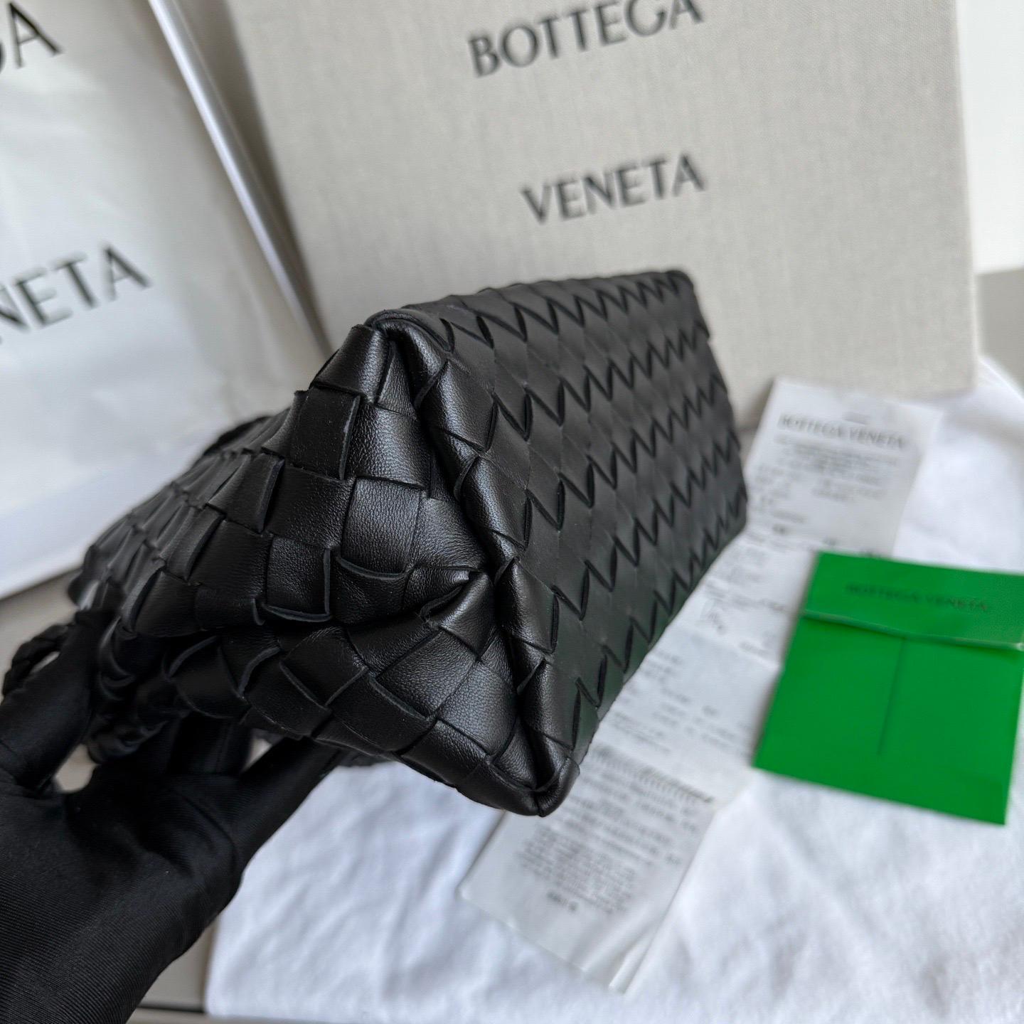 Bottega Veneta Kleine Andiamo Schwarze Intrecciato Handtasche im Angebot 5