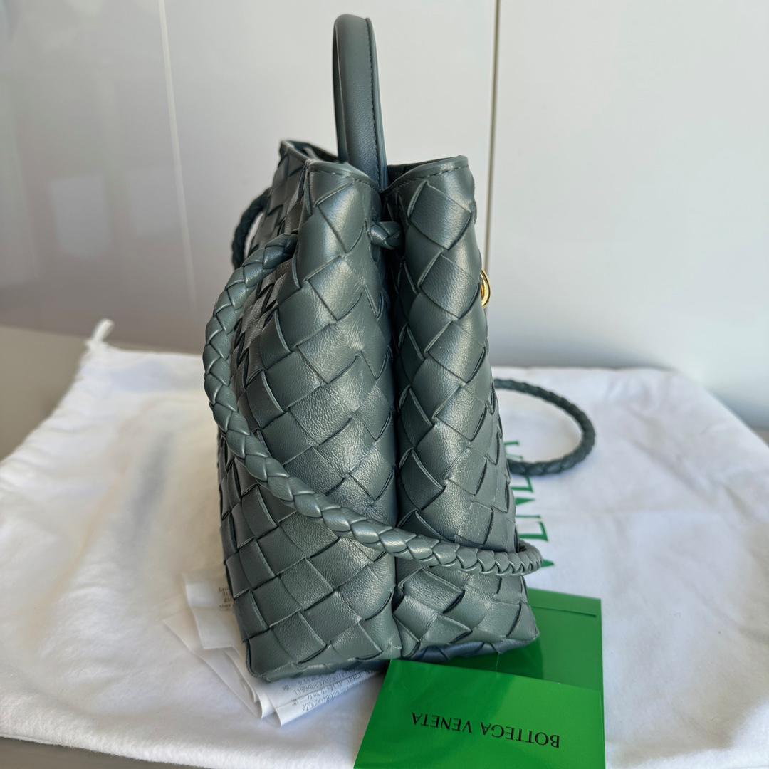 Bottega Veneta Small Andiamo Slate Dark Grey Intrecciato Handbag In New Condition In AUBERVILLIERS, FR