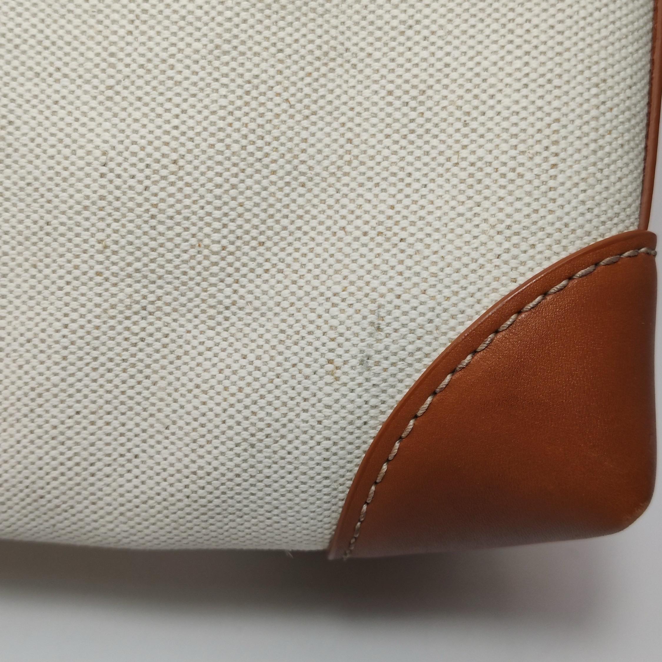 Bottega Veneta Kleine Andiamo Handtasche aus braunem Leder und beigem Segeltuch im Angebot 9