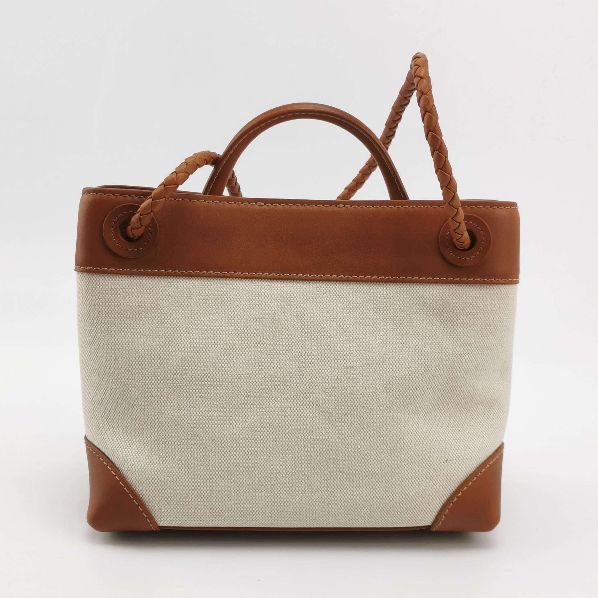 Bottega Veneta Kleine Andiamo Handtasche aus braunem Leder und beigem Segeltuch Damen im Angebot