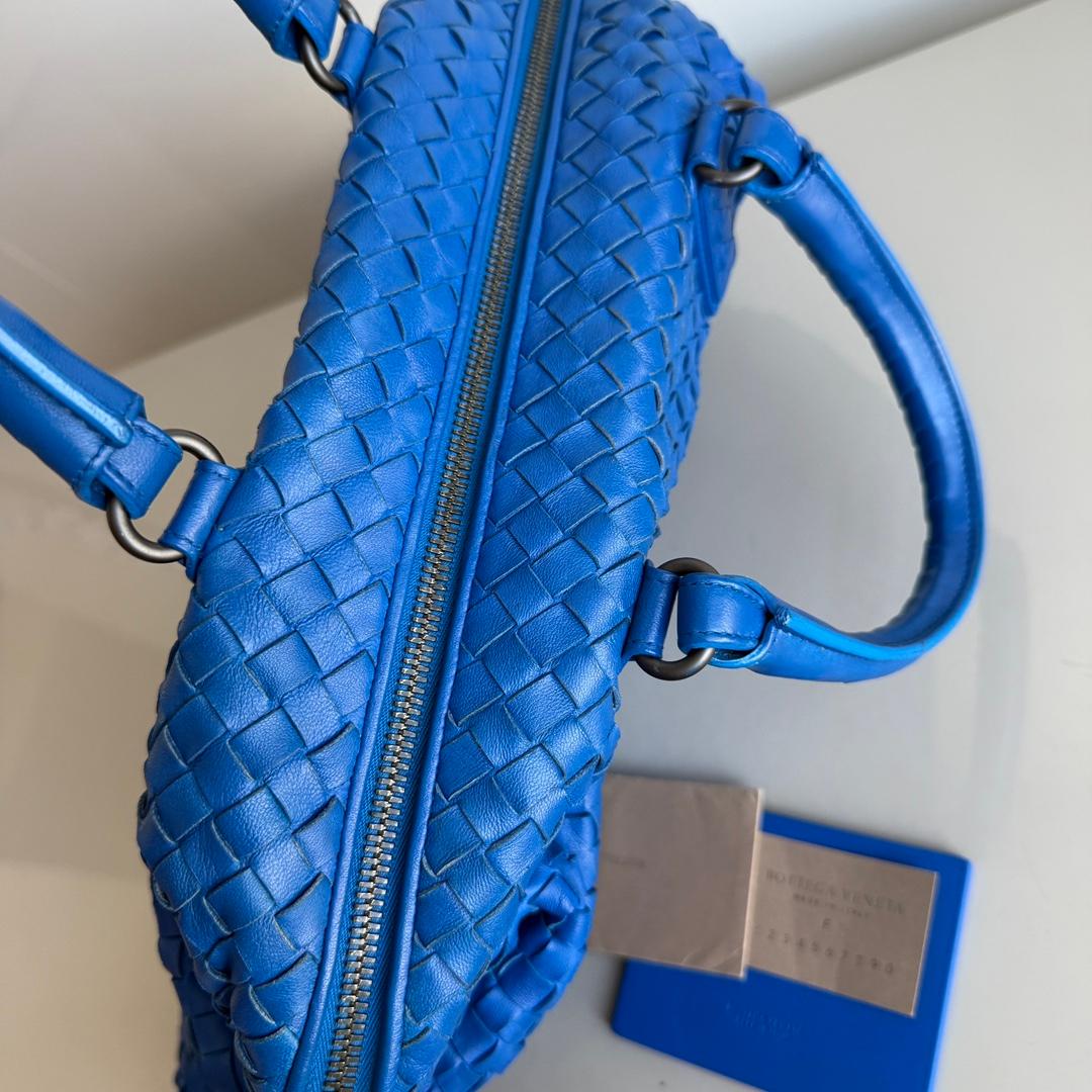 Bottega Veneta Small Convertible Tote Bag Blue Leather 40cm For Sale 6