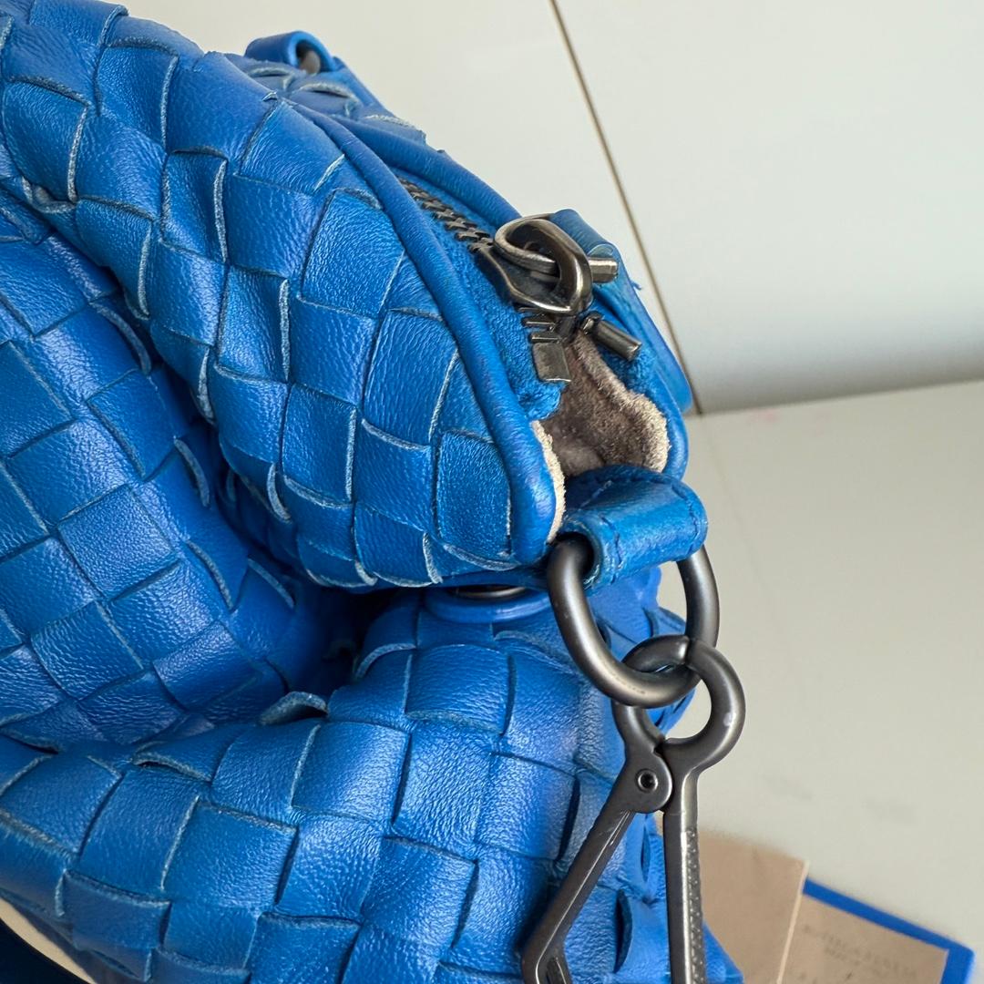 Bottega Veneta Small Convertible Tote Bag Blue Leather 40cm For Sale 7