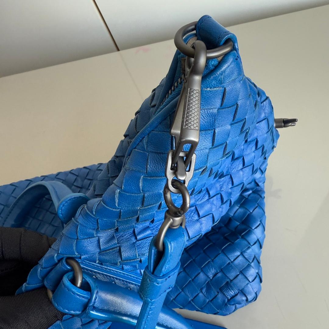Bottega Veneta Small Convertible Tote Bag Blue Leather 40cm For Sale 15