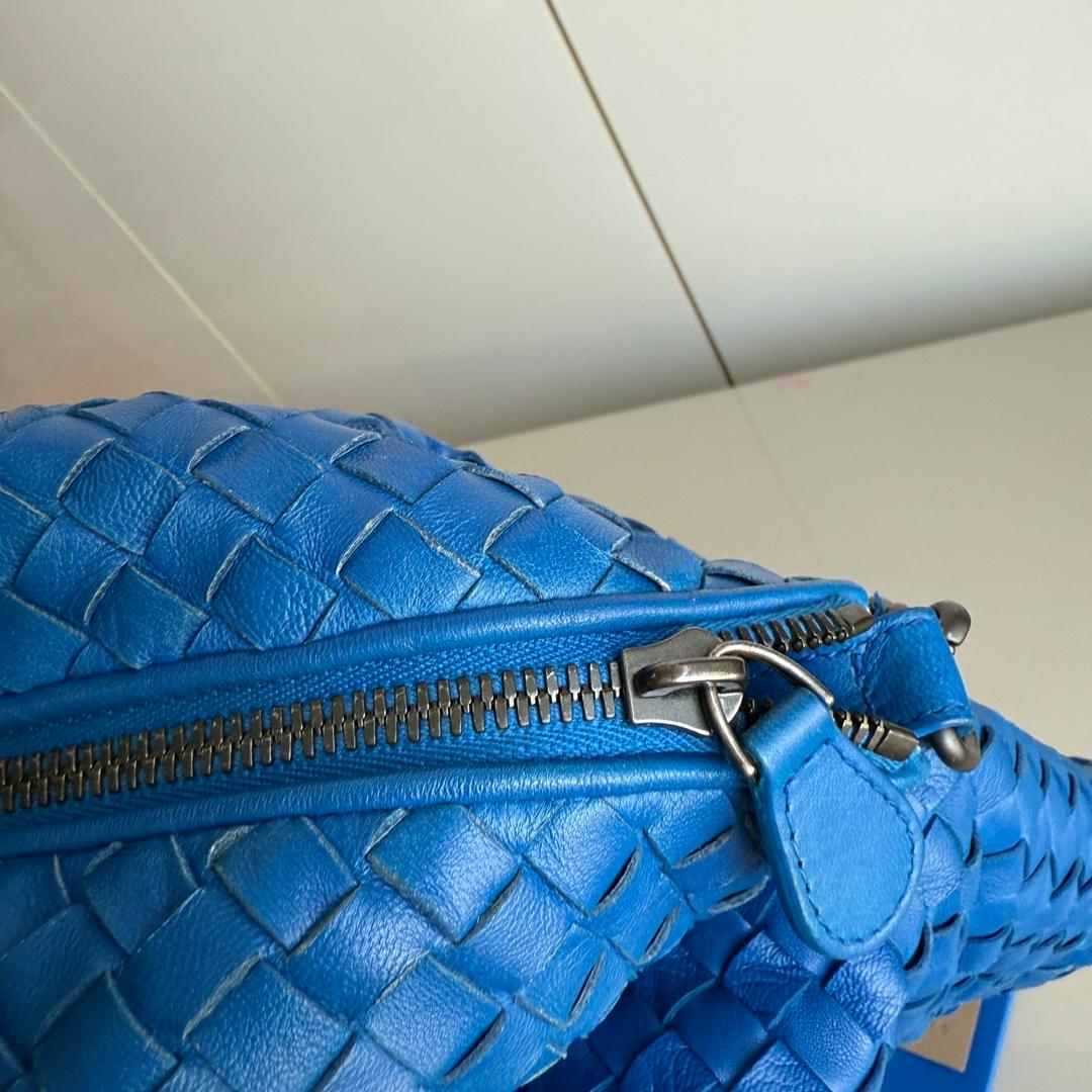 Bottega Veneta Small Convertible Tote Bag Blue Leather 40cm For Sale 16