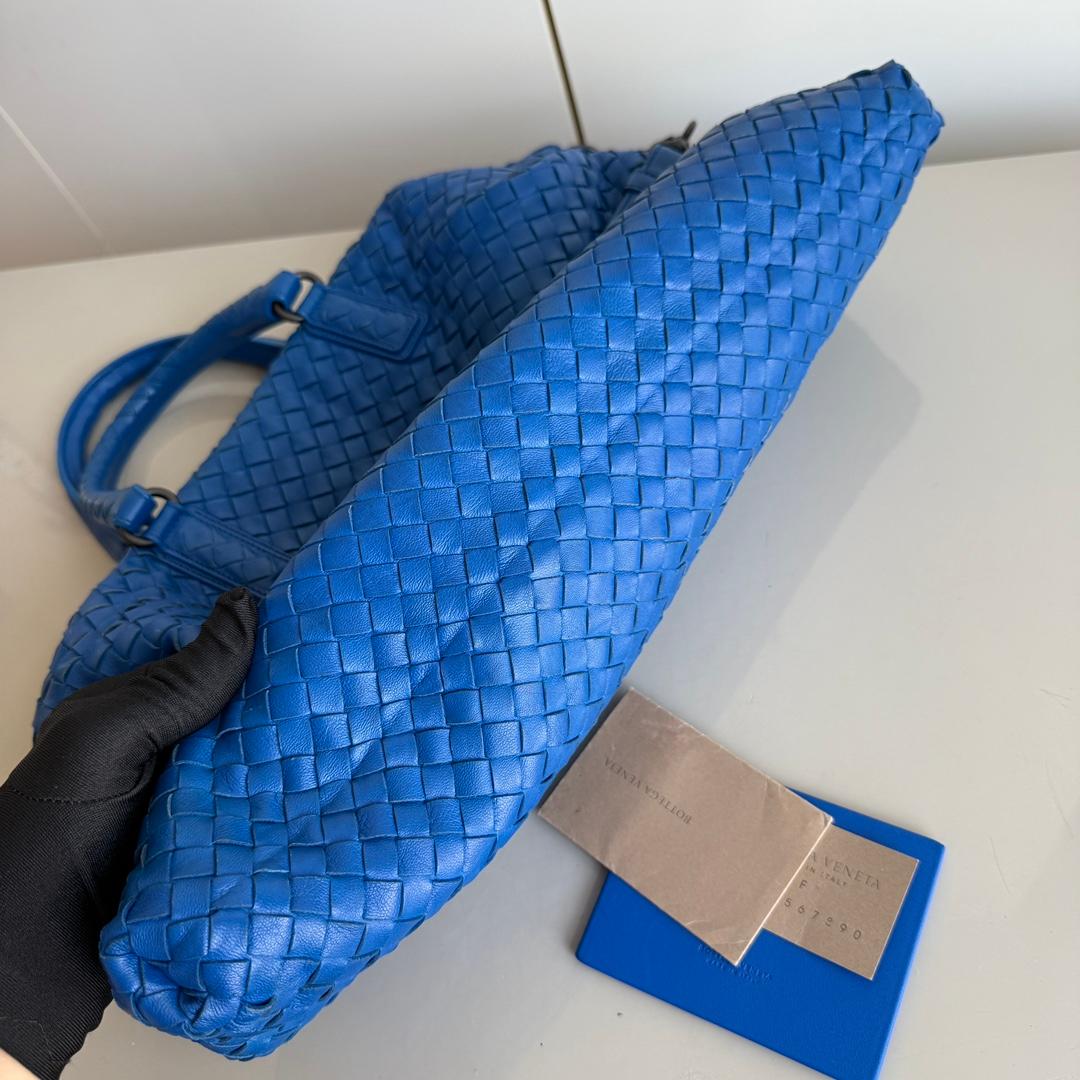 Bottega Veneta Small Convertible Tote Bag Blue Leather 40cm For Sale 4