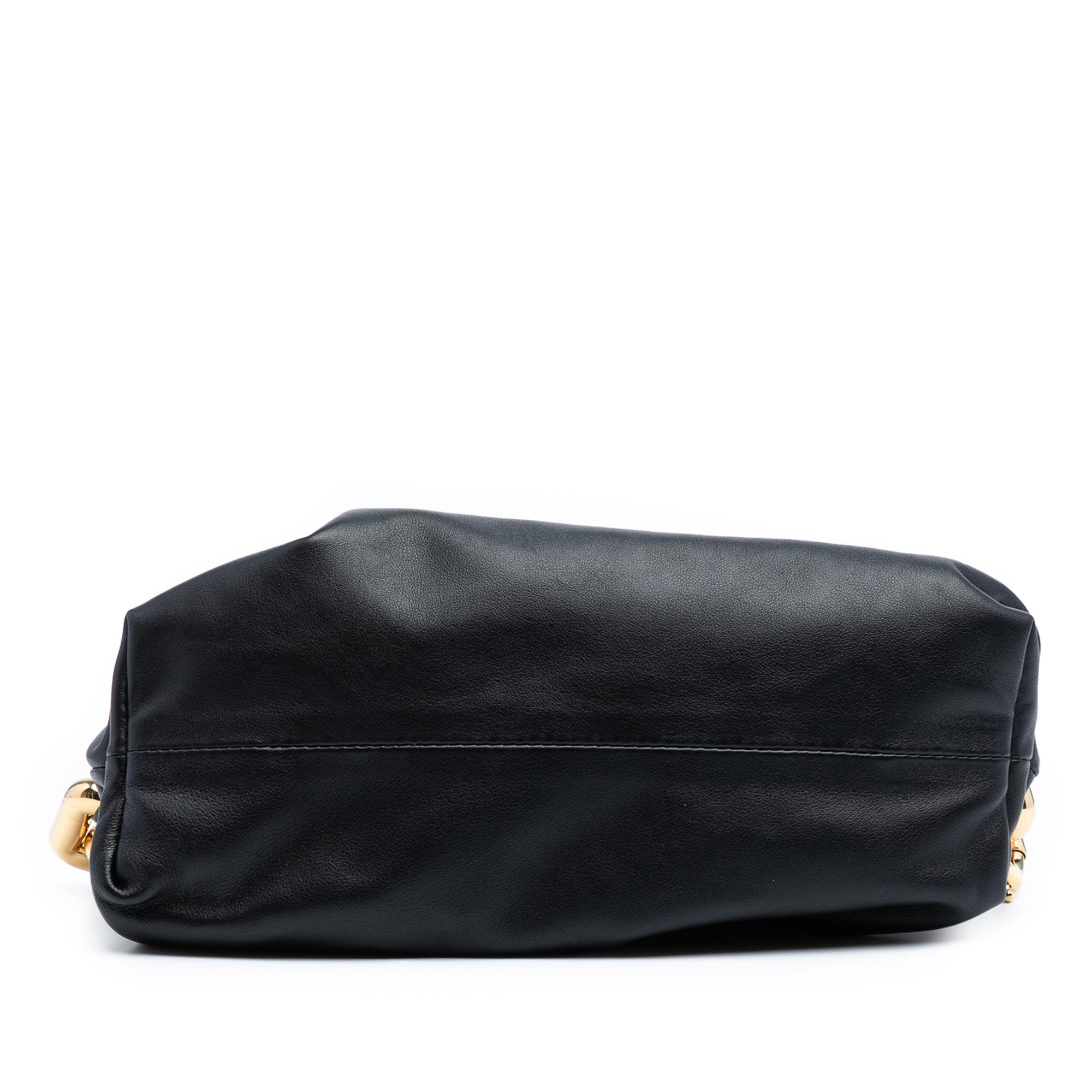 Bottega Veneta Small Lambskin Chain Pouch Negro en venta