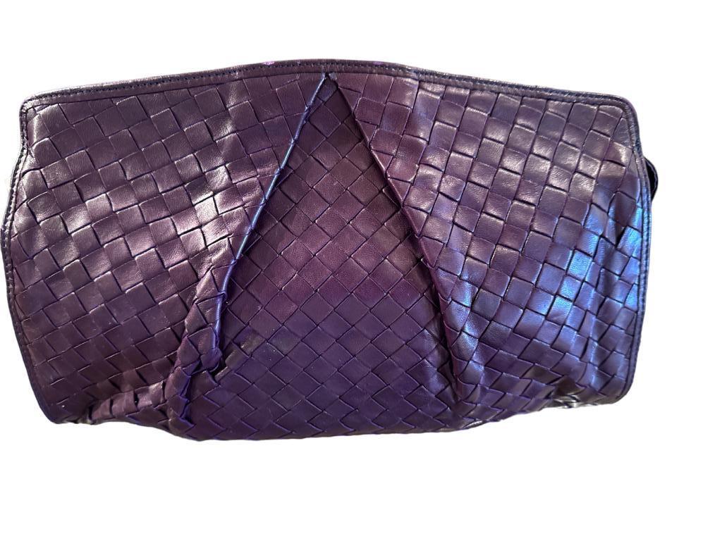 Bottega Veneta Small Purple Strap with front pocket.  In Good Condition In Bridgehampton, NY
