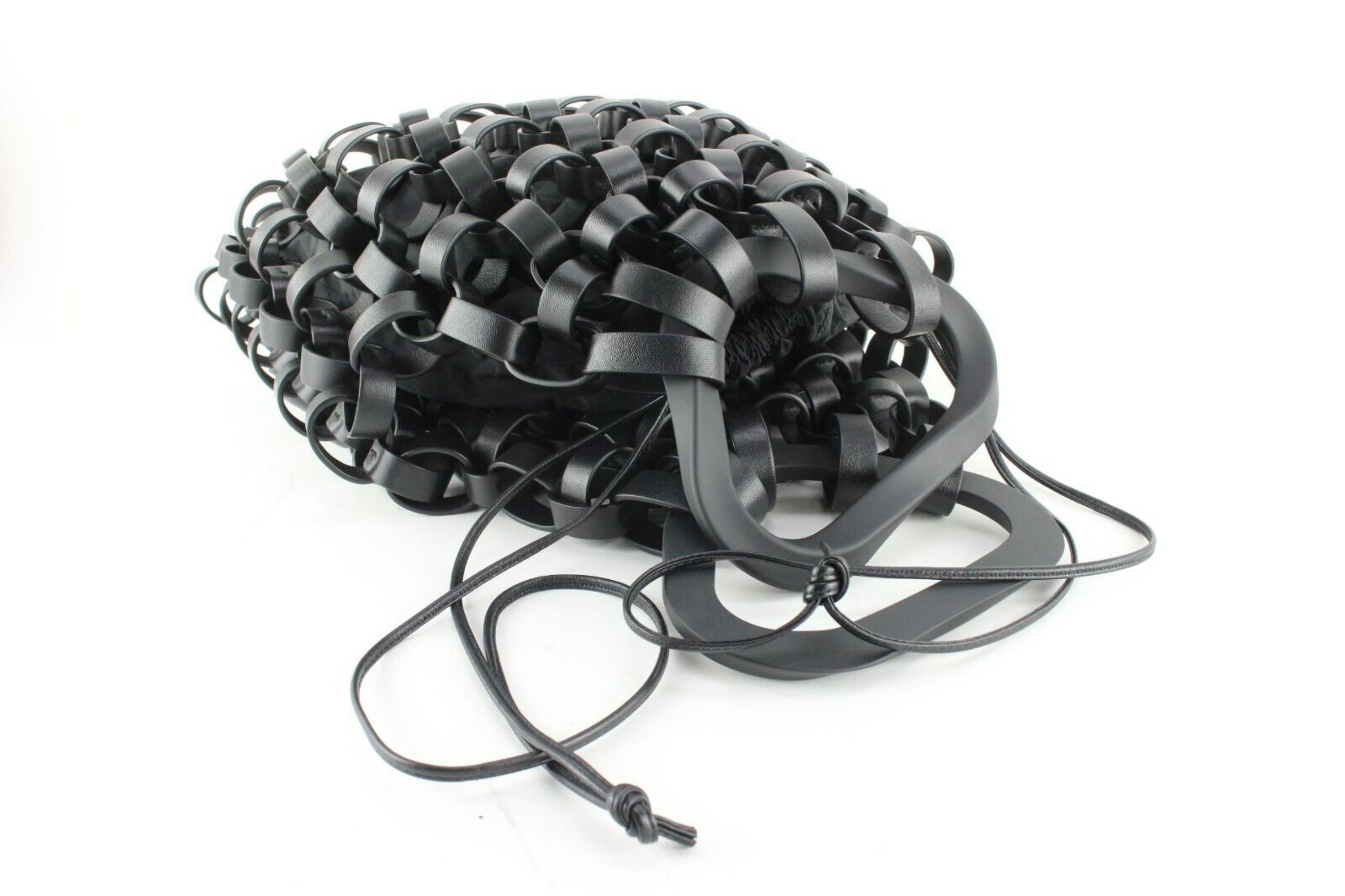Gewebte Laufsteg-Tasche aus schwarzem Leder von Bottega Veneta, ausverkauft 1BV0130 im Angebot 1
