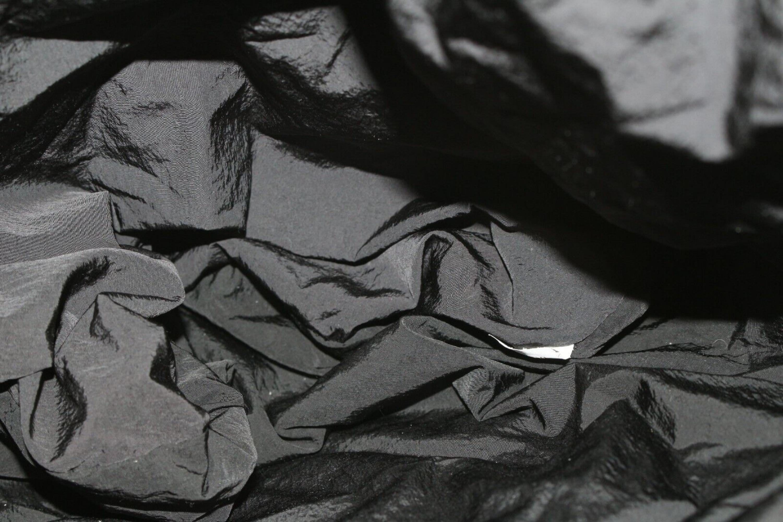 Gewebte Laufsteg-Tasche aus schwarzem Leder von Bottega Veneta, ausverkauft 1BV0130 im Angebot 4