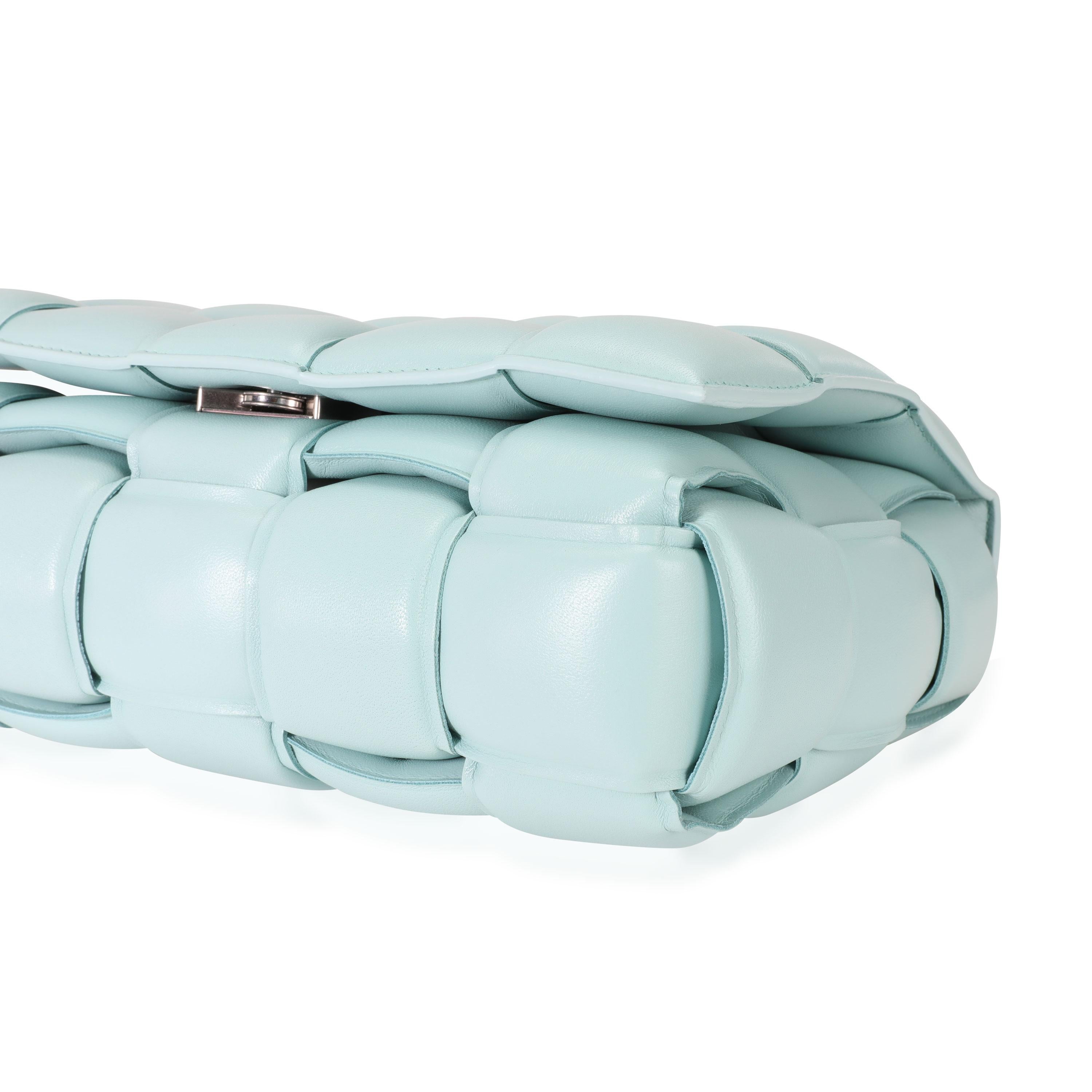 Bottega Veneta Spearmint Maxi Intrecciato Leather Chain Cassette Bag In Excellent Condition In New York, NY