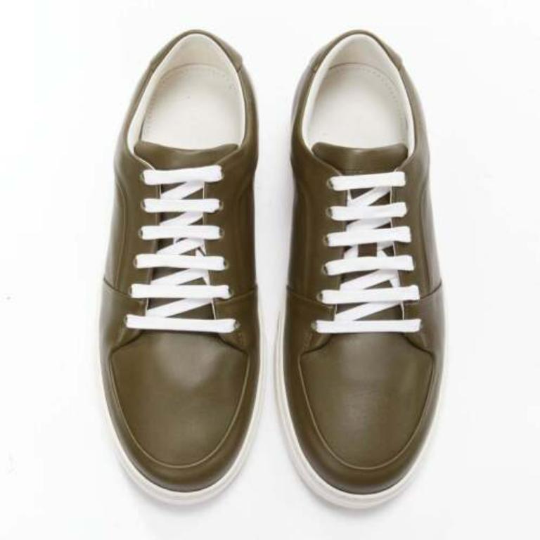 BOTTEGA VENETA Speedster khakigrüne Low-Top-Turnschuhe aus Kalbsleder EU39,5
Referenz: CNLE/A00233
Marke: Bottega Veneta
Designer: Daniel Lee
Modell: Speedster
MATERIAL: Leder
Farbe: Grün, Weiß
Muster: Solide
Verschluss: Schnürung
Innenfutter: