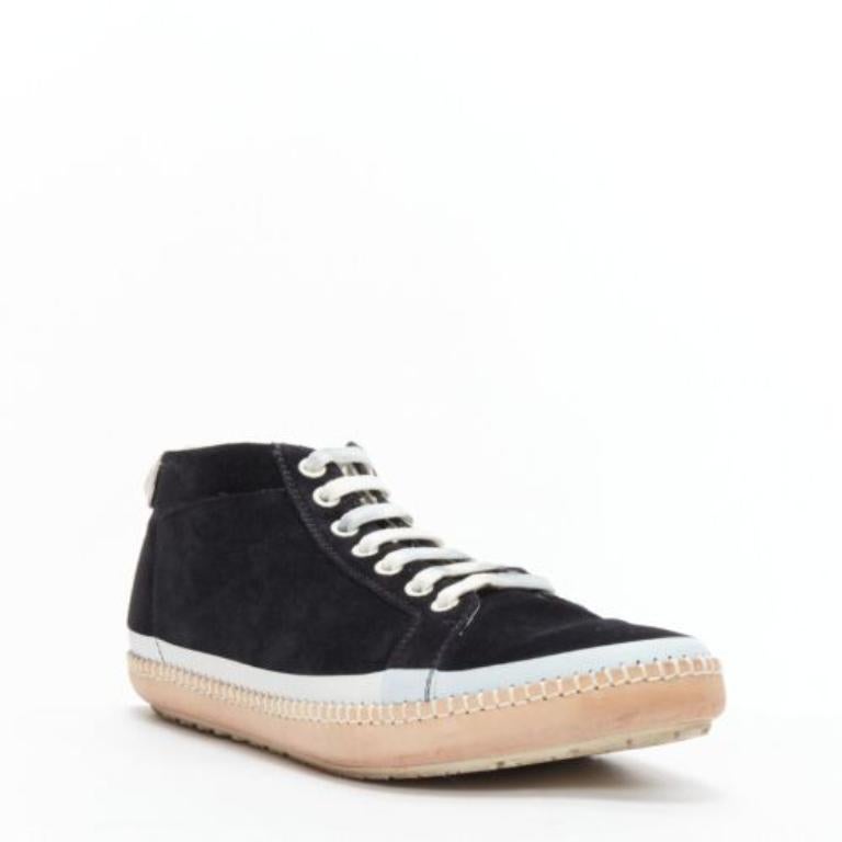 BOTTEGA VENETA Spritz black suede white overstitch mid sneakers EU40
Reference: CNLE/A00234
Brand: Bottega Veneta
Designer: Daniel Lee
Model: Spritz
Material: Suede, Leather
Color: Black, White
Pattern: Solid
Closure: Lace Up
Lining: White