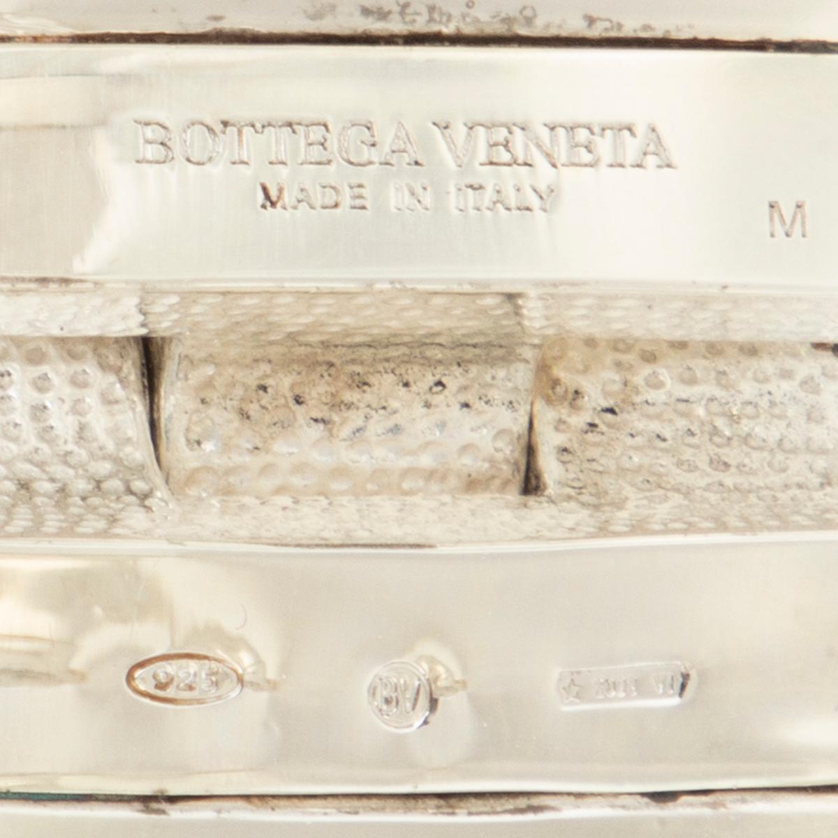 BOTTEGA VENETA sterling silver Intrecciato woven Bangle Bracelet  In Excellent Condition For Sale In Zürich, CH