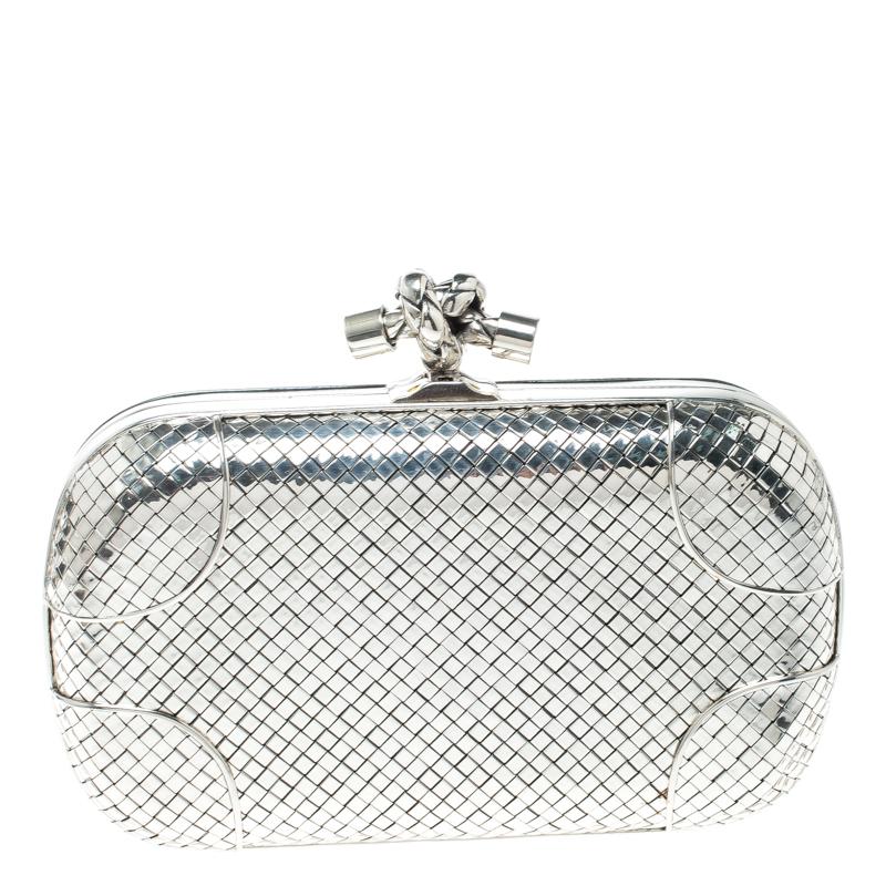 It is so easy to fall in love with this clutch from Bottega Veneta. Gorgeous in shape and stunning in appeal, this creation will be a fantastic addition to your closet. Meticulously crafted from silver in their Intrecciato pattern, this clutch comes