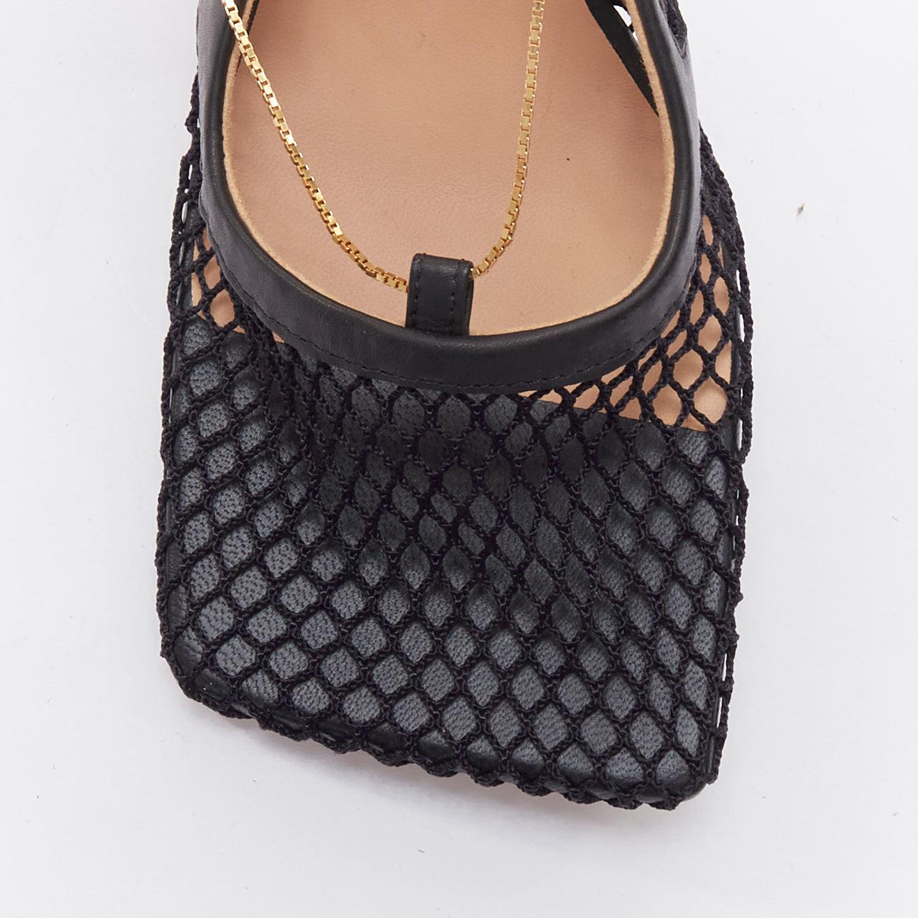 Bottega Veneta Tacchi a rocchetto con catena d'oro in rete di pelle nera elasticizzata EU37 in vendita 1