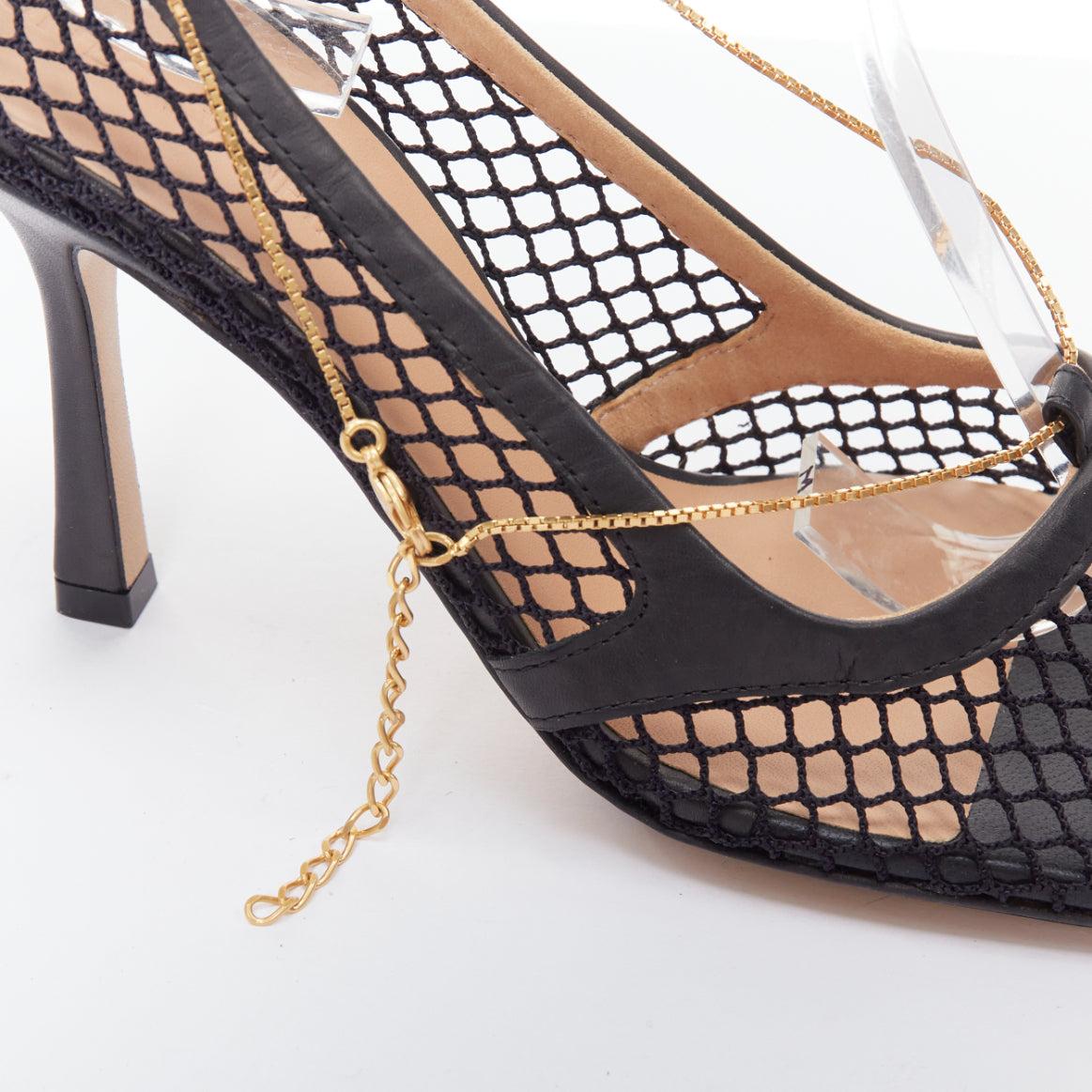 Bottega Veneta Tacchi a rocchetto con catena d'oro in rete di pelle nera elasticizzata EU37 in vendita 2
