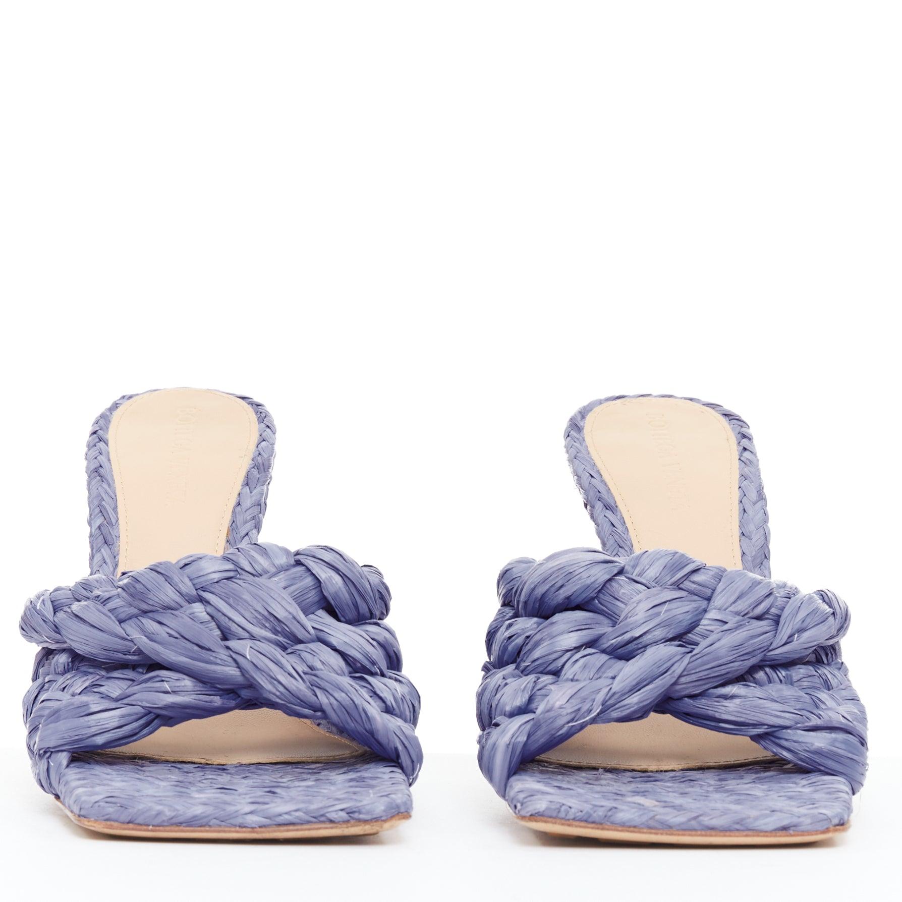 Gris BOTTEGA VENETA Sandales mules à talon en raphia tressé violet stretch EU37 en vente