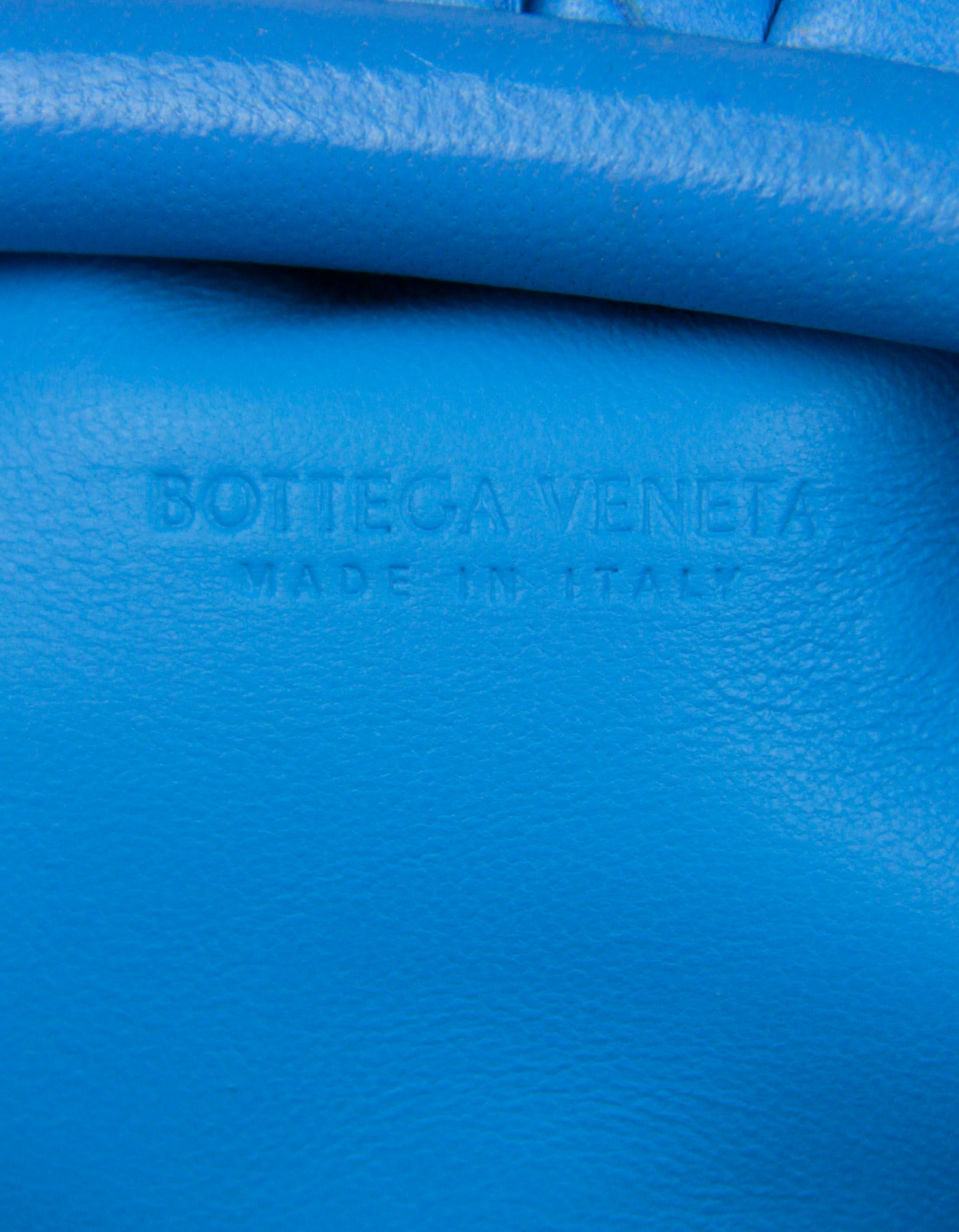Blaue Intrecciato-Leder-Umh�ängetasche für den Swimming Pool von Bottega Veneta 3