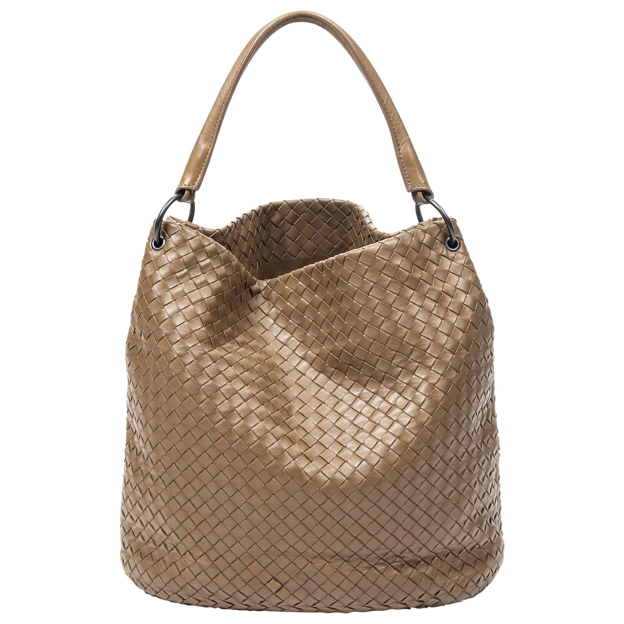 Bottega Veneta Tan Inrecciato Bucket Bag In Excellent Condition For Sale In Atlanta, GA