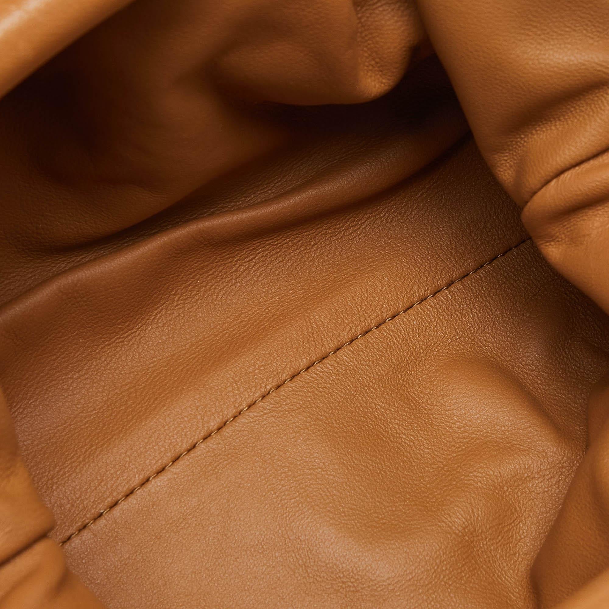 Bottega Veneta Tan Intrecciato Leather Mini The Pouch Bag In Good Condition In Dubai, Al Qouz 2