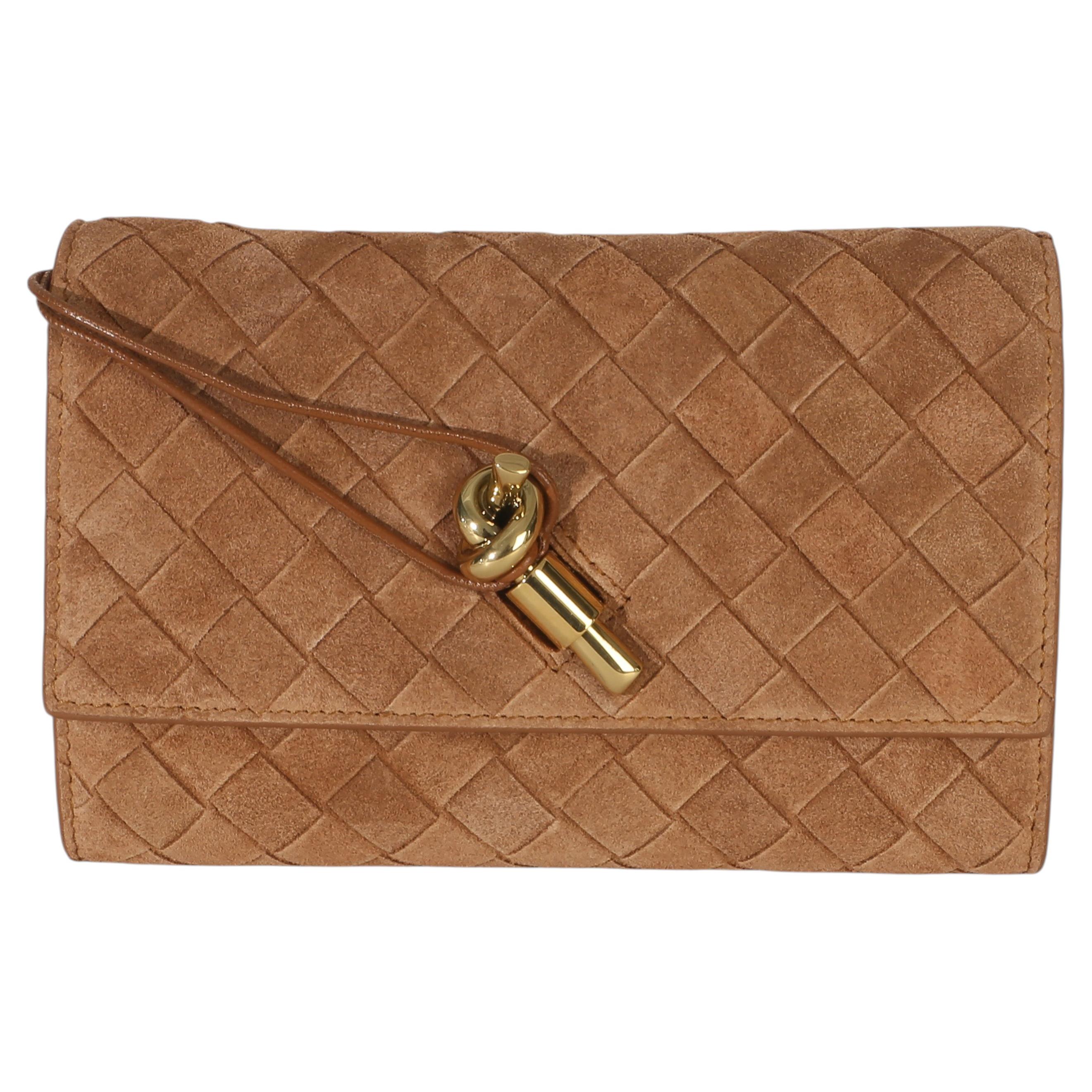 How are Bottega Veneta wallets made?