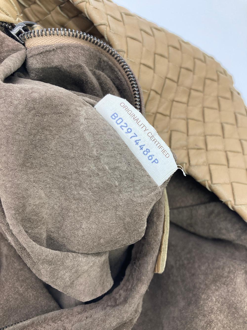 Große Cesta-Tasche aus gewebtem Nappa-Leder von Bottega Veneta in Hellbraun Intrecciato  im Angebot 7