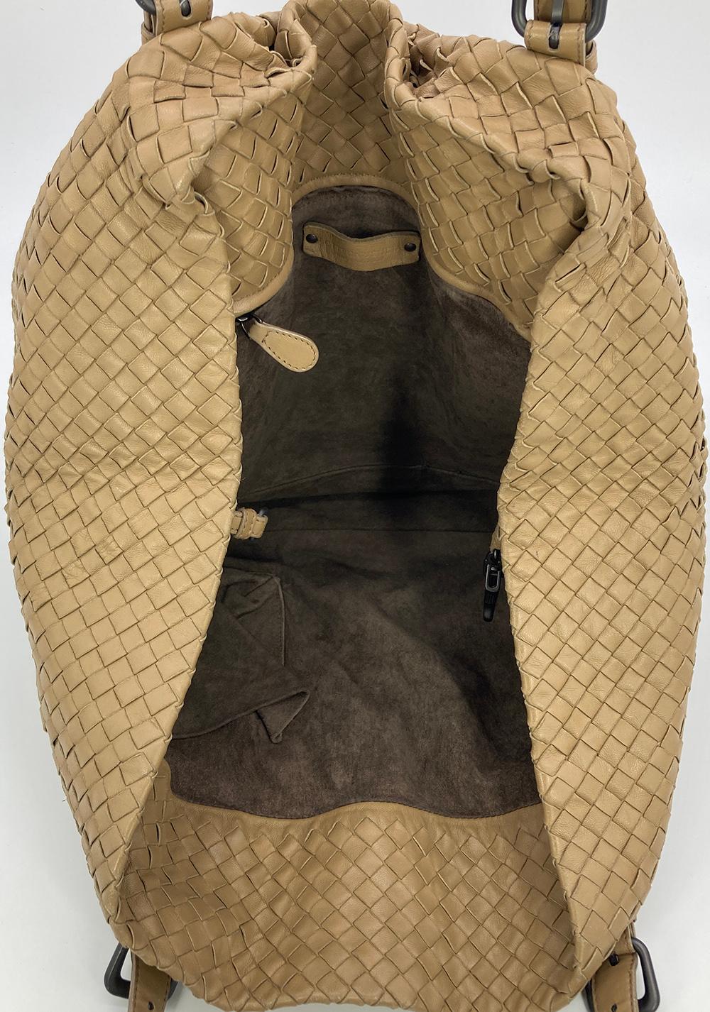 Große Cesta-Tasche aus gewebtem Nappa-Leder von Bottega Veneta in Hellbraun Intrecciato  im Angebot 3