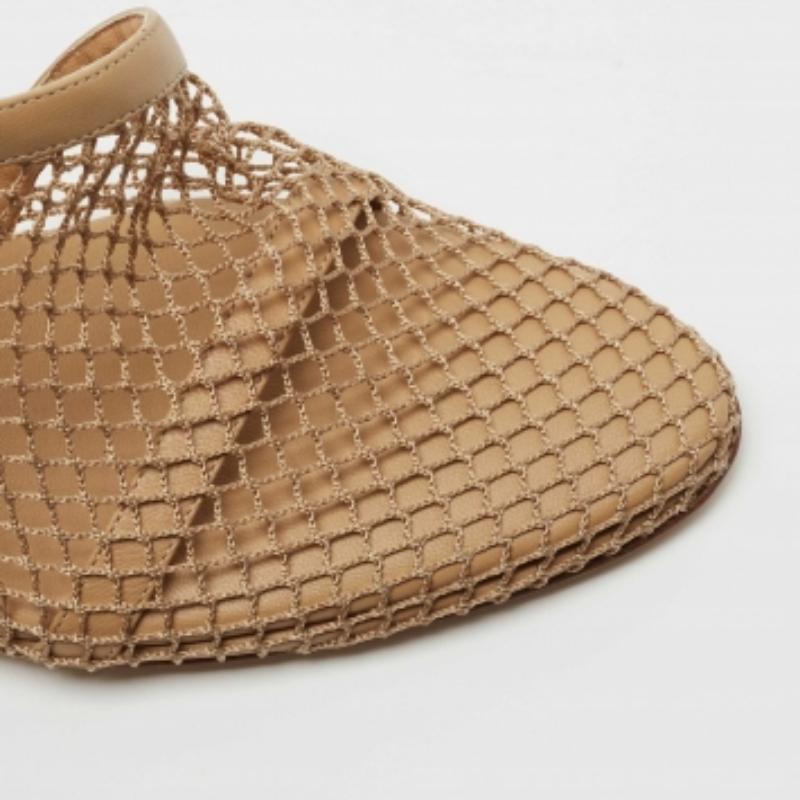 Bottega Veneta Tan Mesh and Leather Ankle Chain D'orsay Pumps Size 40 For Sale 2
