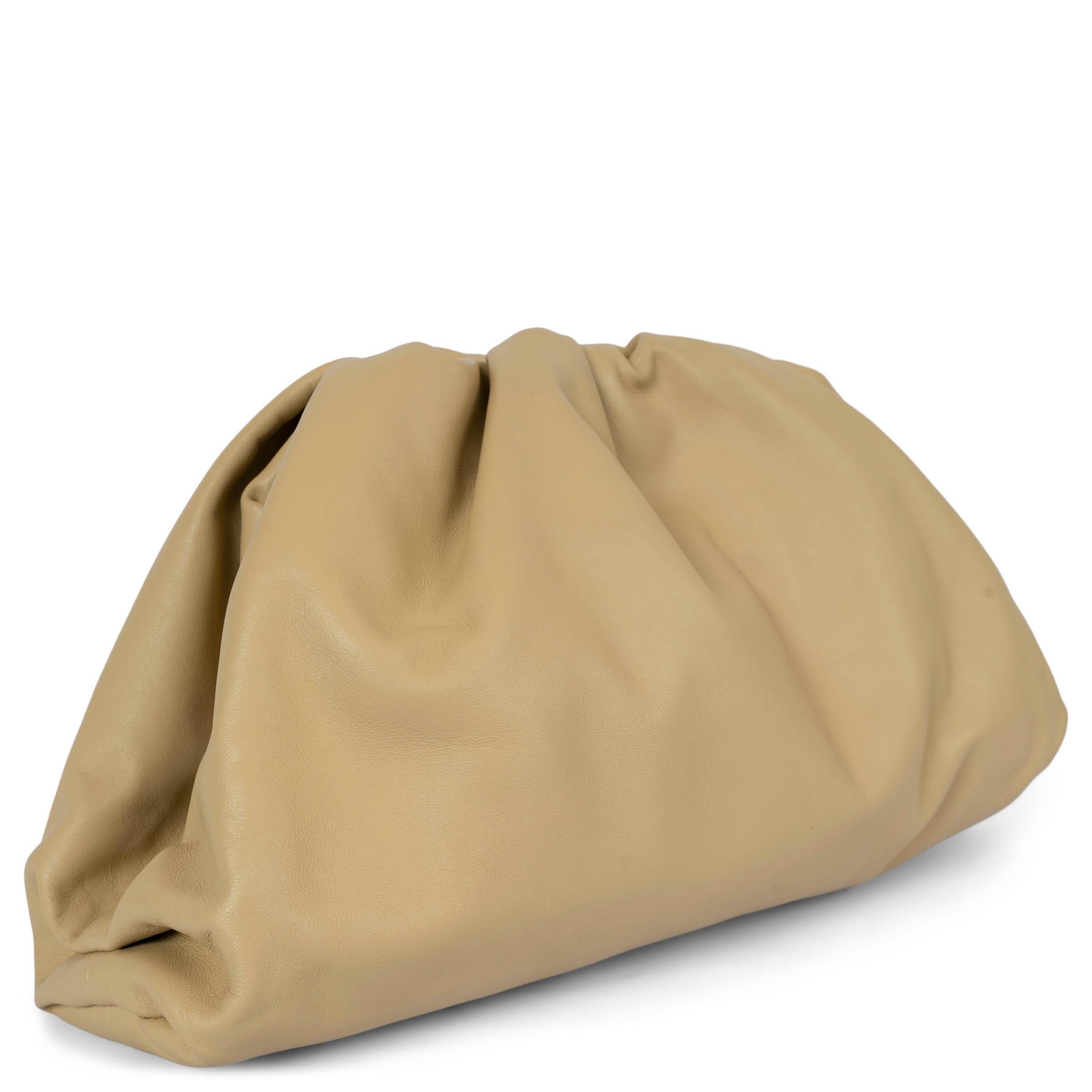 100% authentic Bottega Veneta Pouch in Tapioca smooth calfskin. Opens with a magnetic frame closure and has a single compartment lined in calfskin. Has been carried and is in excellent condition. Comes with dust bag. 

Measurements
Height	18cm