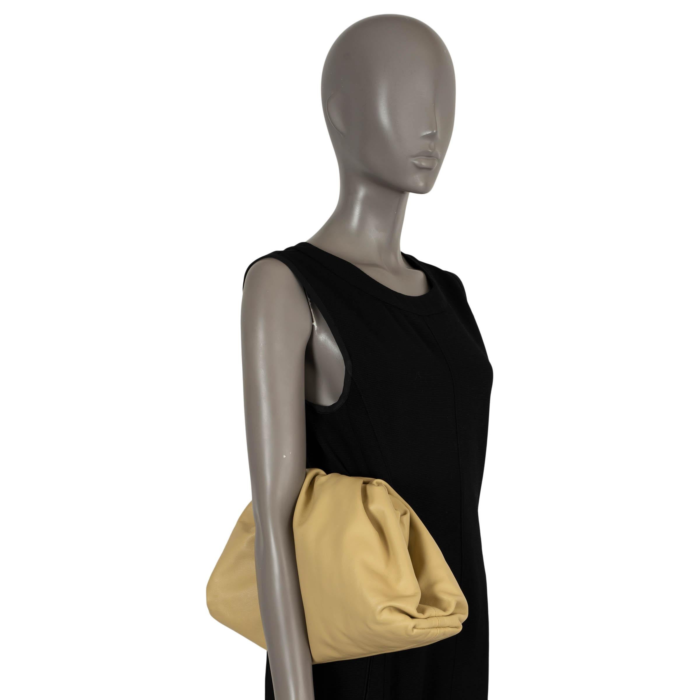 BOTTEGA VENETA Tapioca beige leather CLASSIC POUCH Clutch Bag For Sale 4