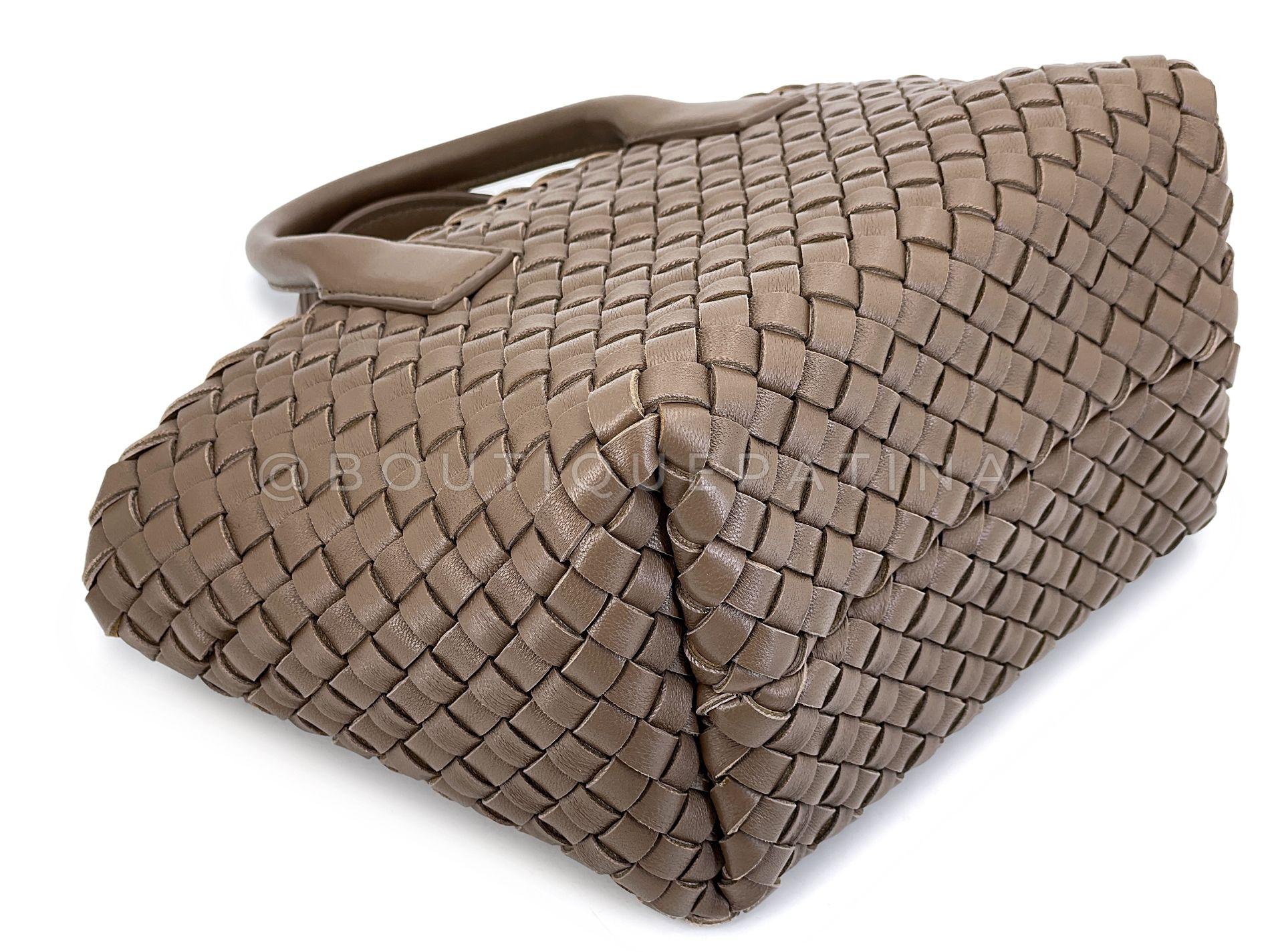 Bottega Veneta Taupe Beige Interciatto Mini Cabat Tote Crossbody Bag 68207 in vendita 2