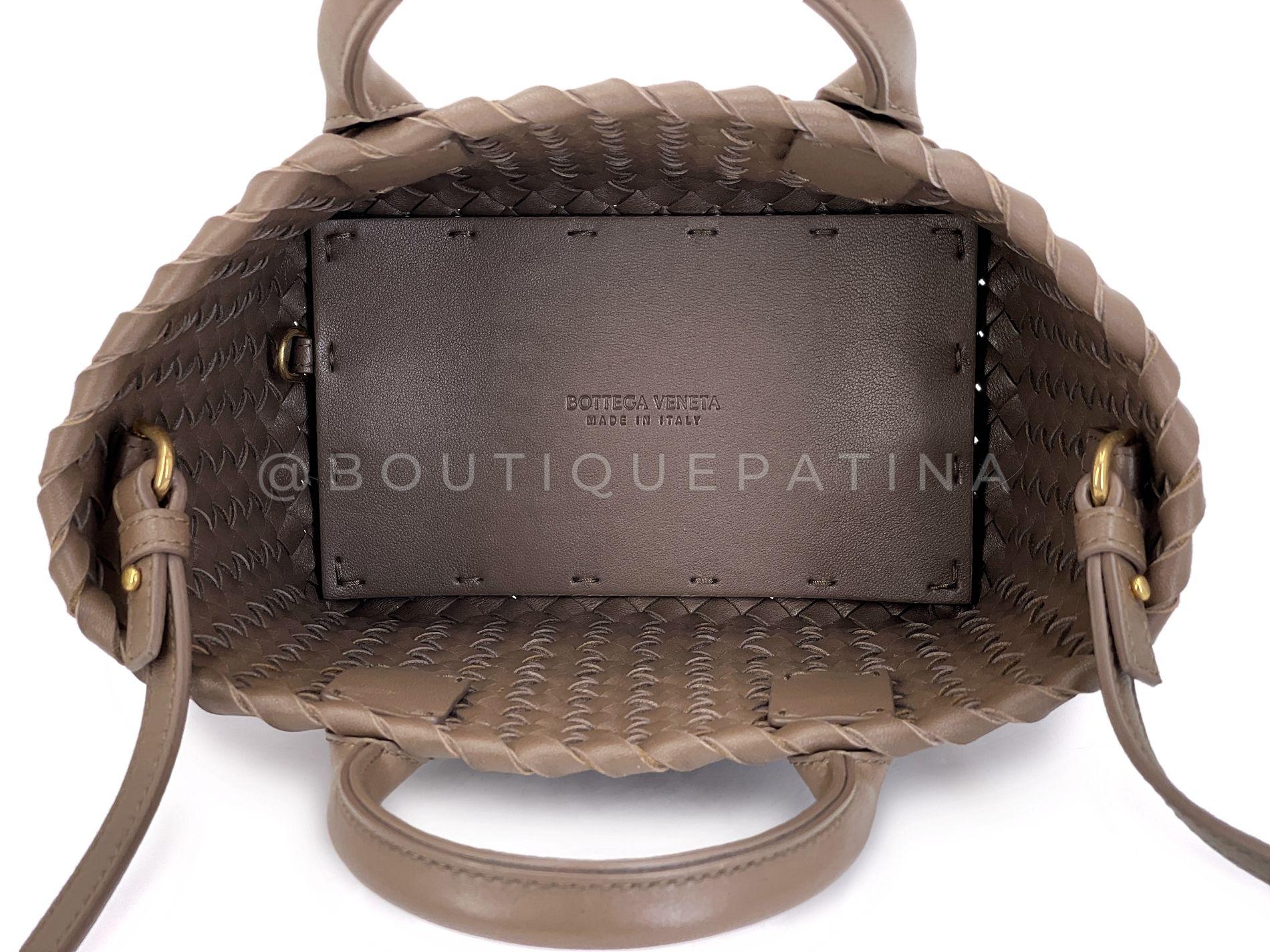 Bottega Veneta Taupe Beige Interciatto Mini Cabat Tote Crossbody Bag 68207 in vendita 4
