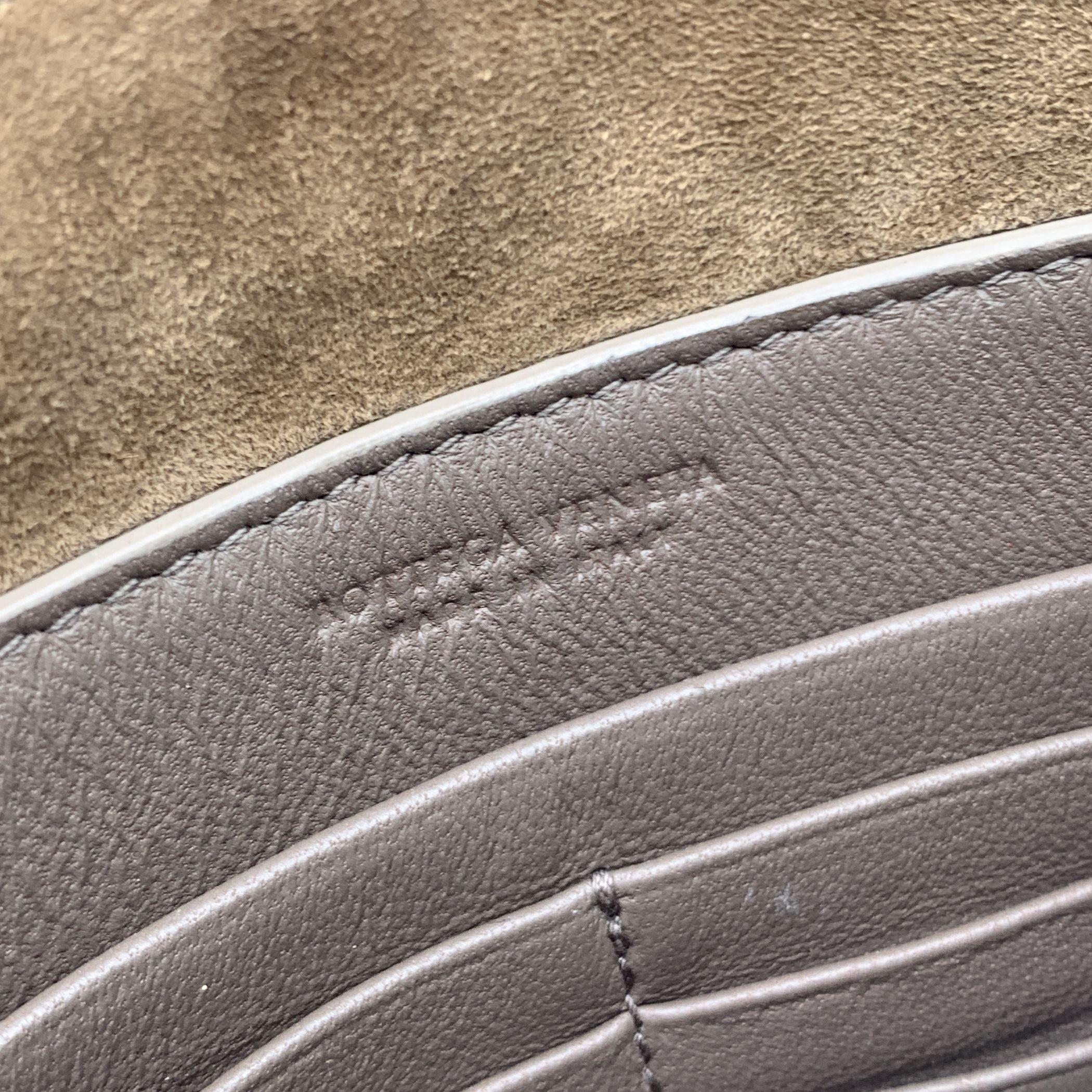 Bottega Veneta Taupe Intrecciato Borsa a tracolla in pelle Zip Pouch in vendita 1