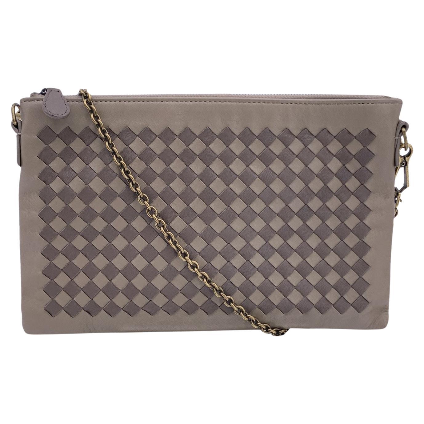 Bottega Veneta Taupe Intrecciato Borsa a tracolla in pelle Zip Pouch in vendita