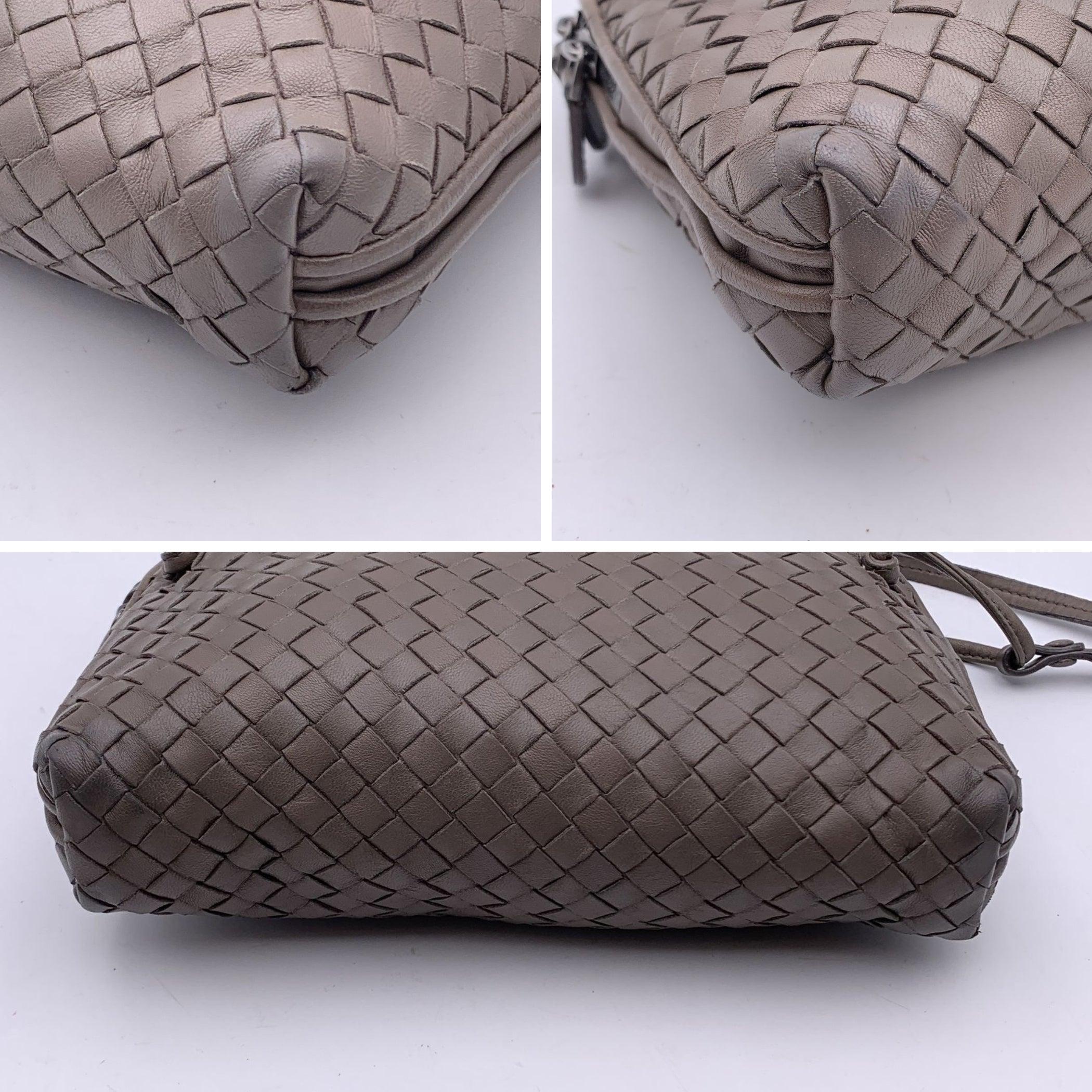 Bottega Veneta Taupe Intrecciato Woven Leather Nodini Crossbody Bag In Good Condition In Rome, Rome