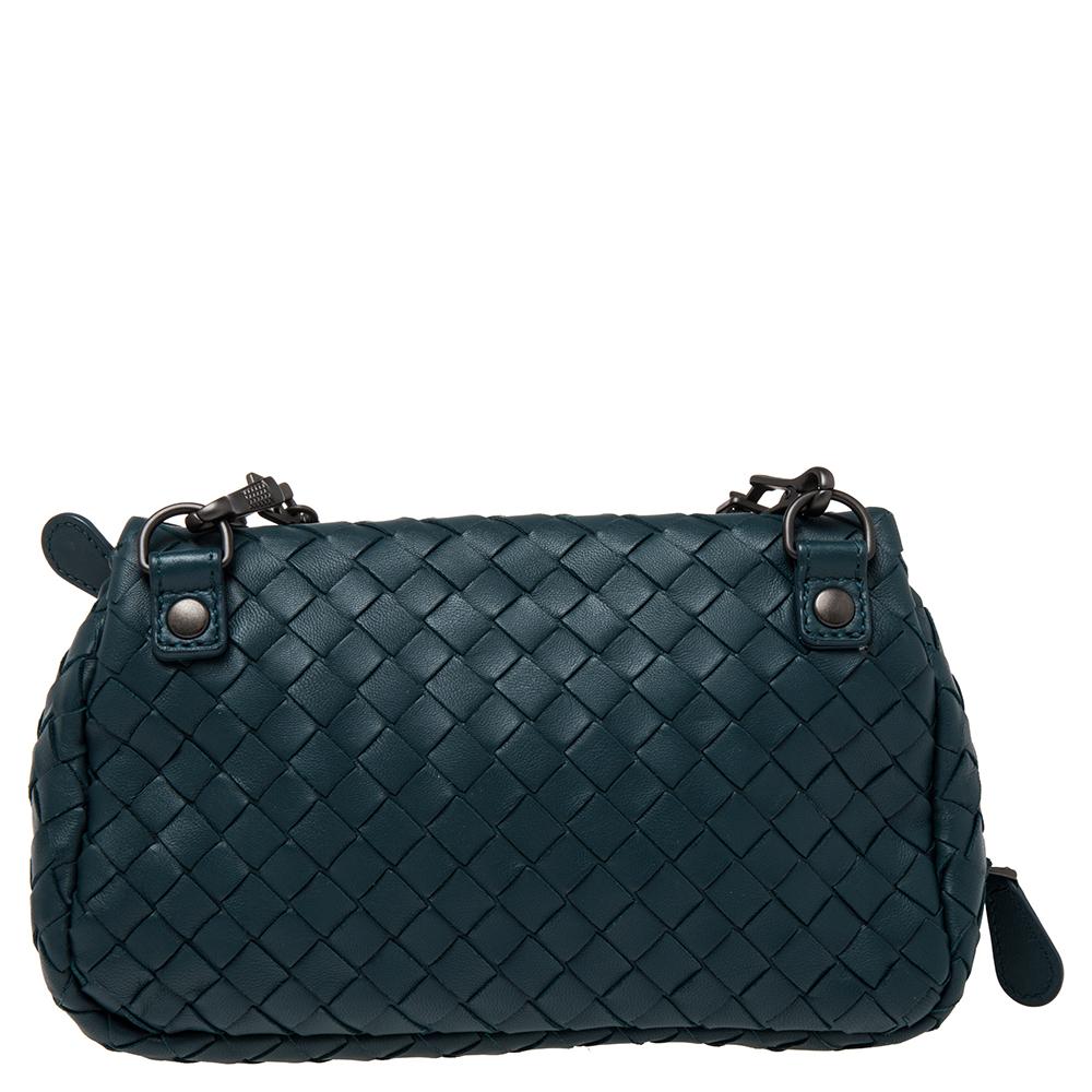 Incorporate elegance and charm into your look as you style this crossbody bag from Bottega Veneta. Designed lavishly using teal Intrecciato leather, this mini flap bag is capable of redefining your look in seconds. The appearance of this bag is