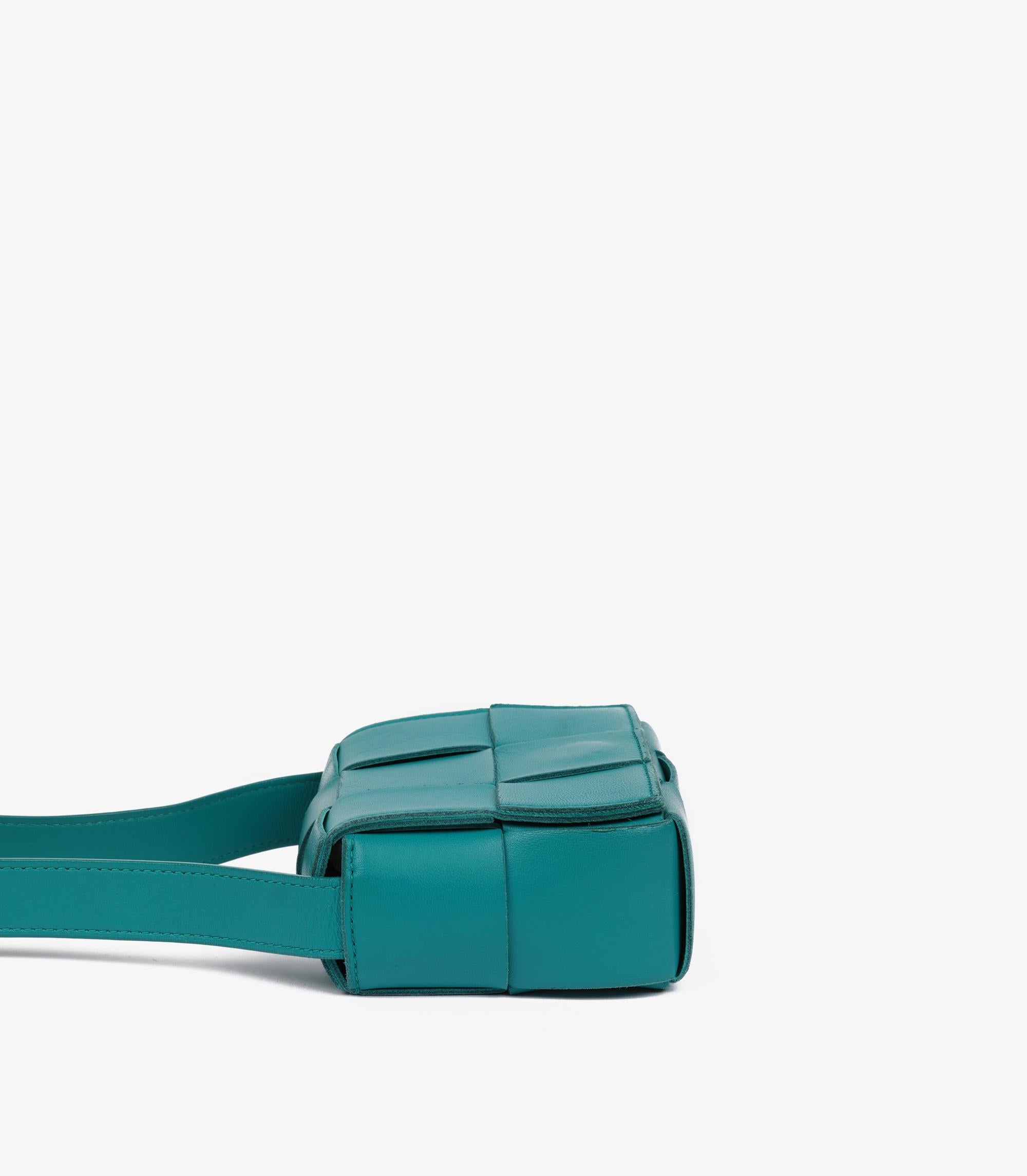 Bottega Veneta Teal Maxi Intrecciato gewebtes Kalbsleder Candy Kassette im Zustand „Hervorragend“ im Angebot in Bishop's Stortford, Hertfordshire
