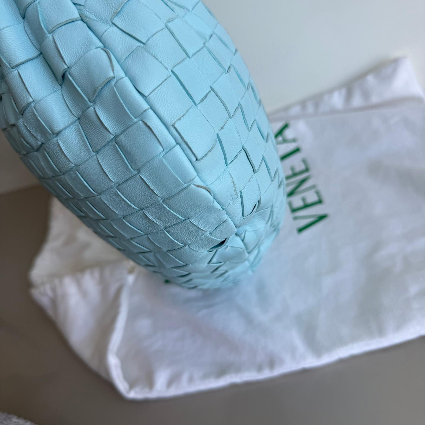 Bottega Veneta Teen Jodie Baby Blue Intrecciato Leather Gold Hardware For Sale 6
