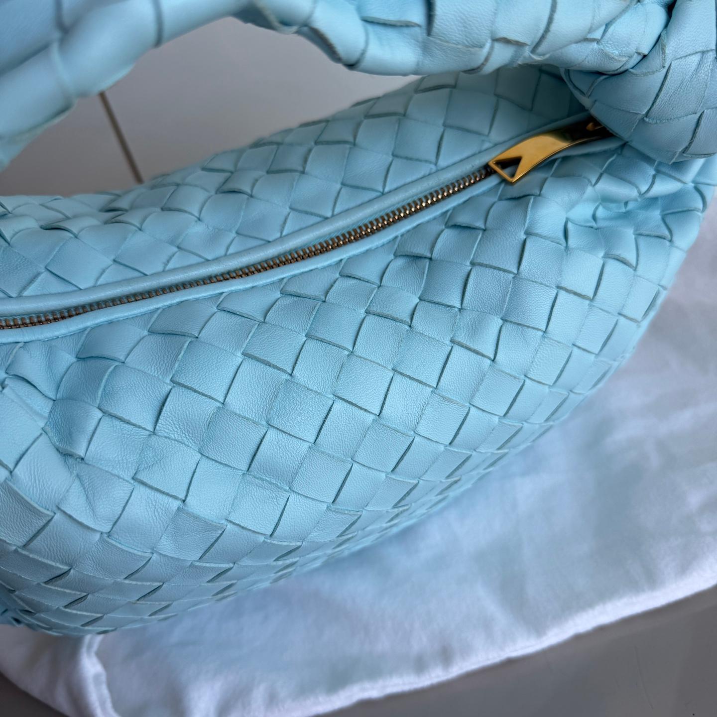 Women's Bottega Veneta Teen Jodie Baby Blue Intrecciato Leather Gold Hardware For Sale