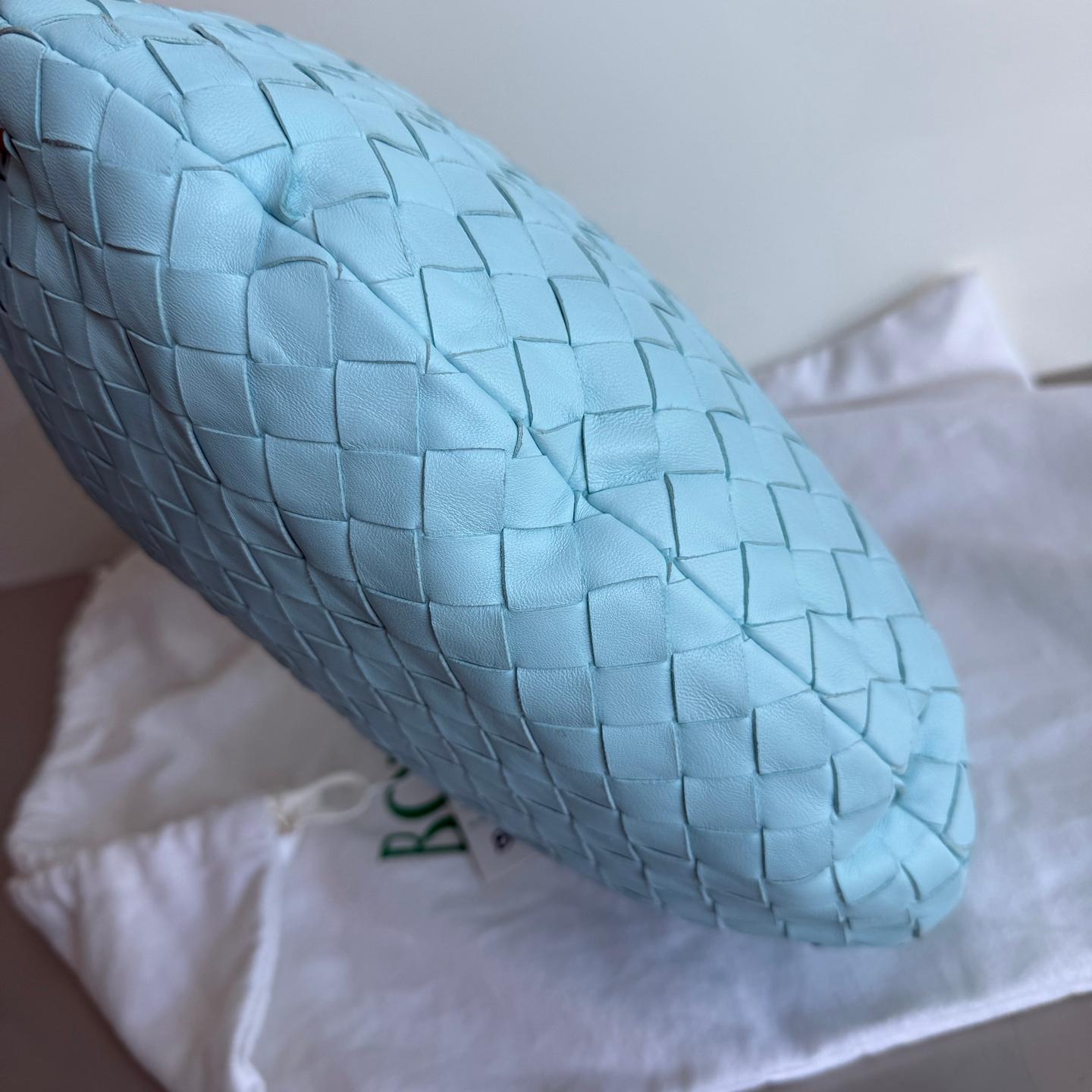 Bottega Veneta Teen Jodie Baby Blue Intrecciato Leather Gold Hardware For Sale 5