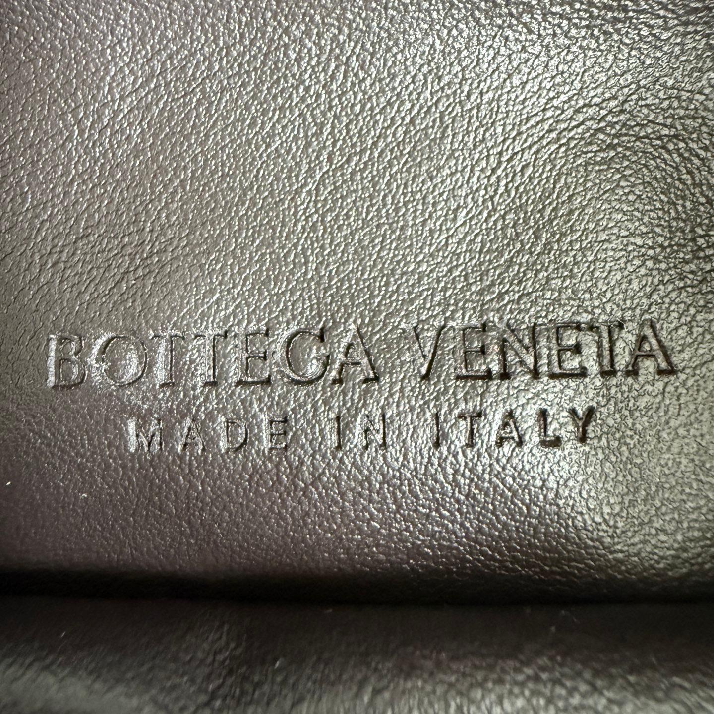 Bottega Veneta Teen Jodie Fondant Dark Chocolate Brown Leather in vendita 12